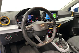 sininen SEAT Arona 2024 kuva 6.