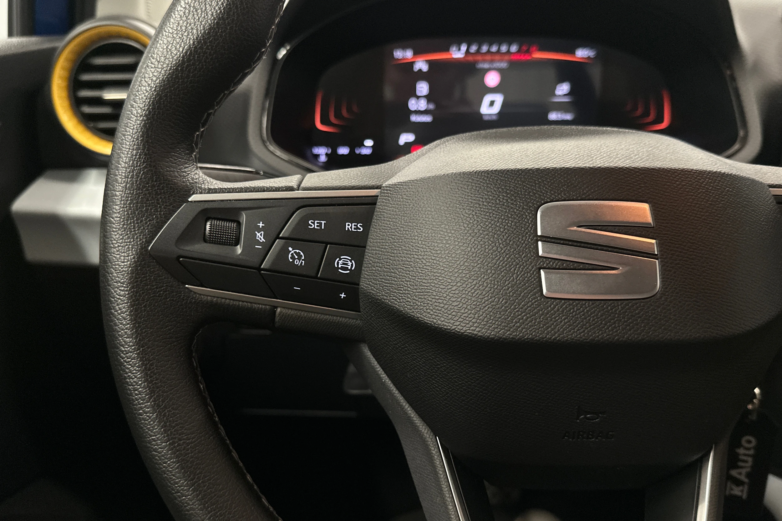 sininen SEAT Arona 2024 kuva 11.