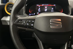 sininen SEAT Arona 2024 kuva 11.