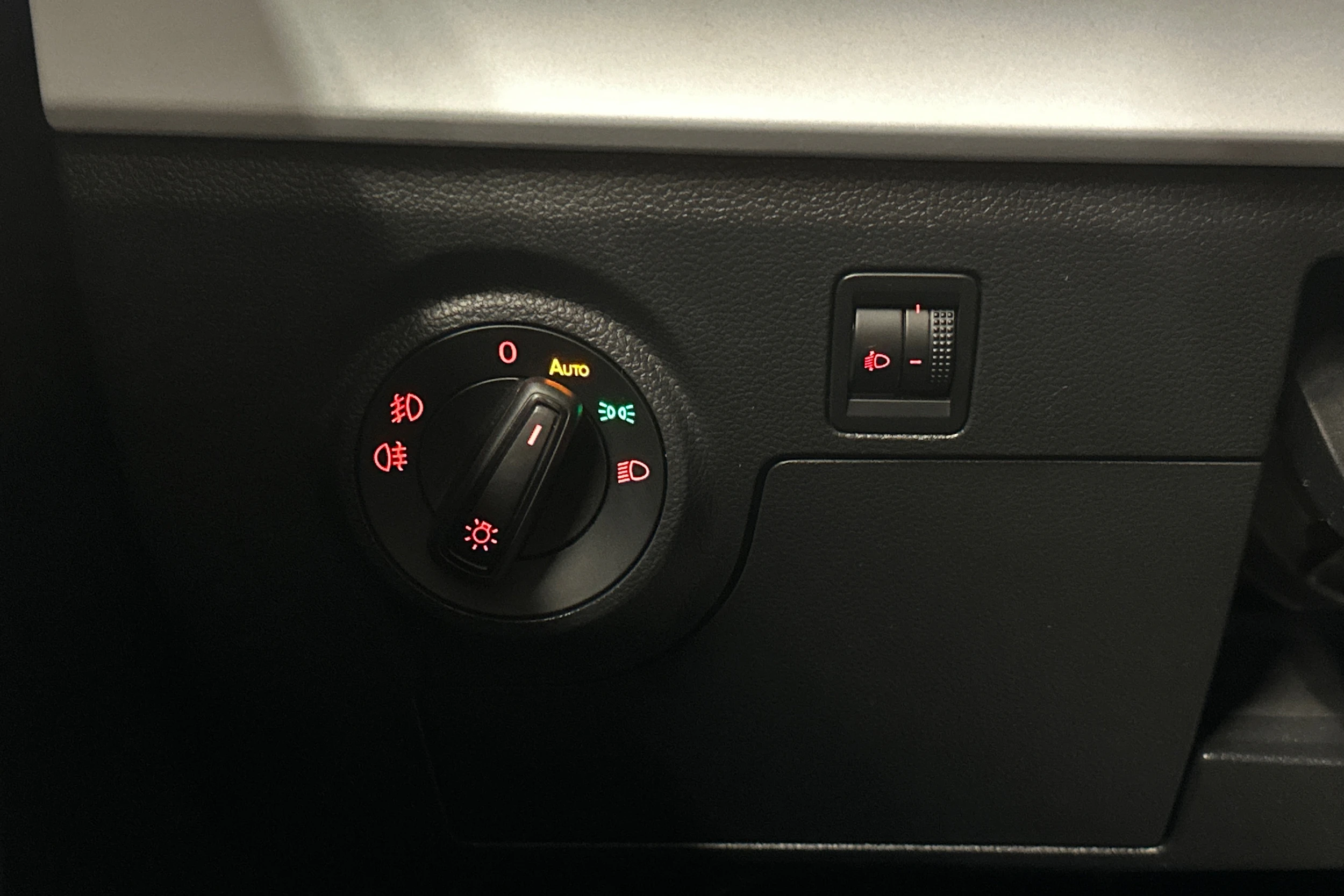 sininen SEAT Arona 2024 kuva 14.