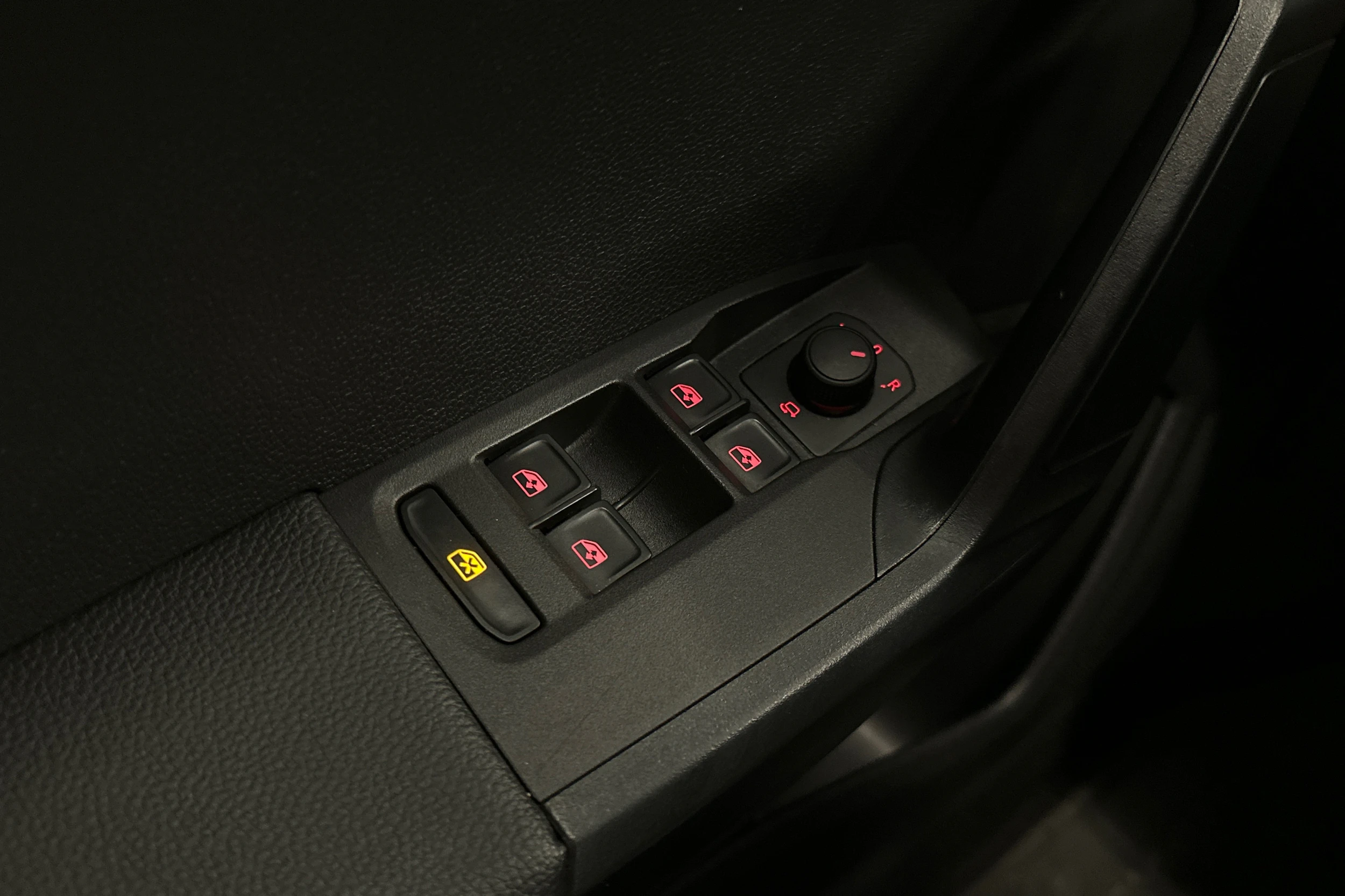 sininen SEAT Arona 2024 kuva 15.