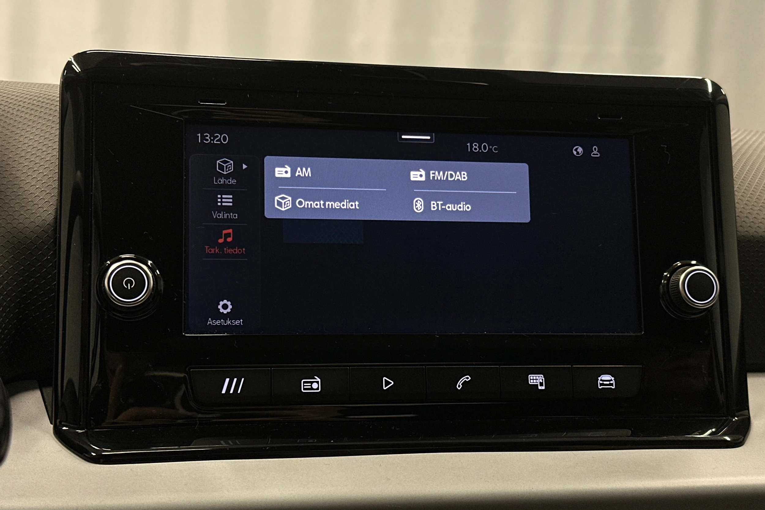 sininen SEAT Arona 2024 kuva 22.