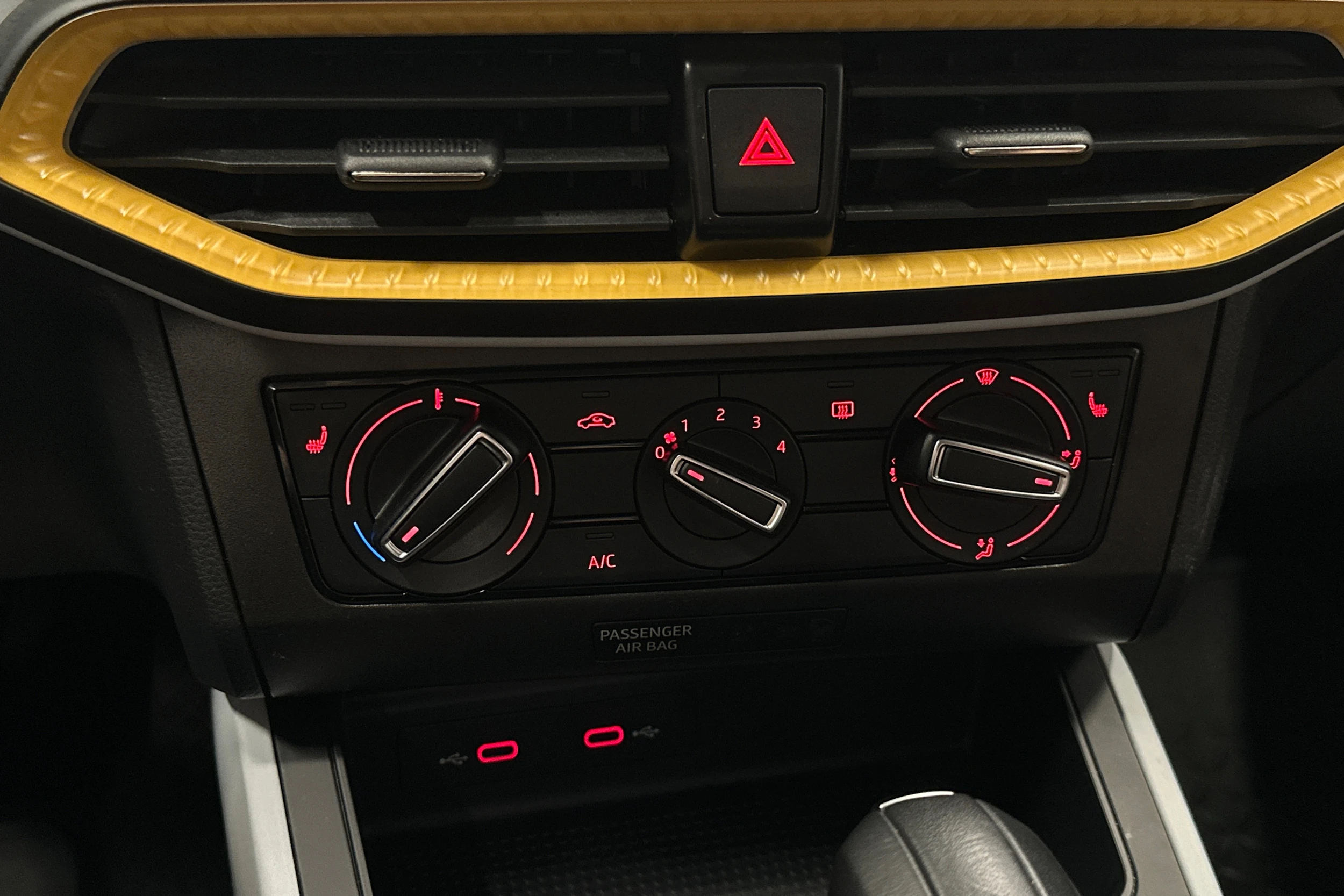 sininen SEAT Arona 2024 kuva 27.