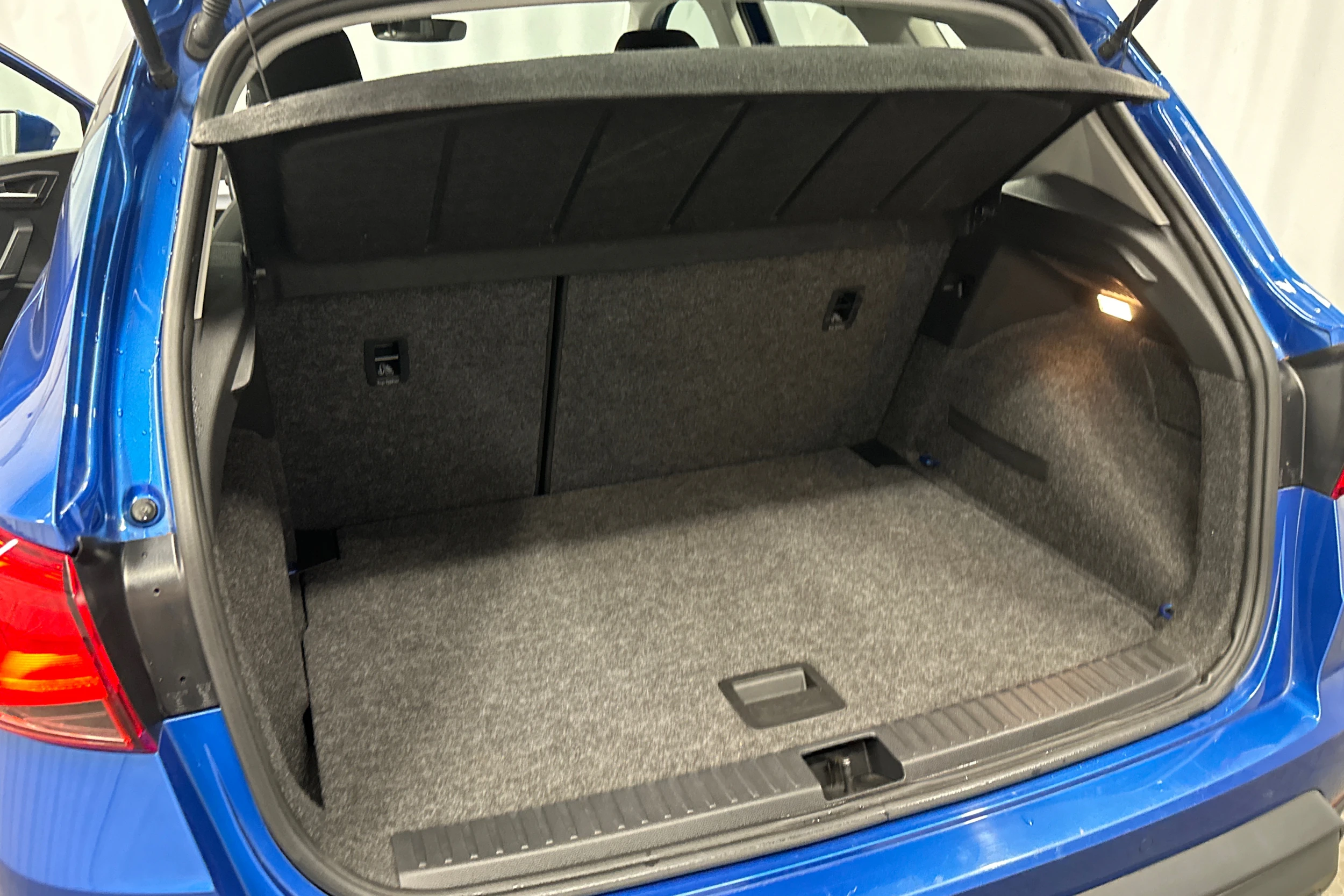 sininen SEAT Arona 2024 kuva 30.