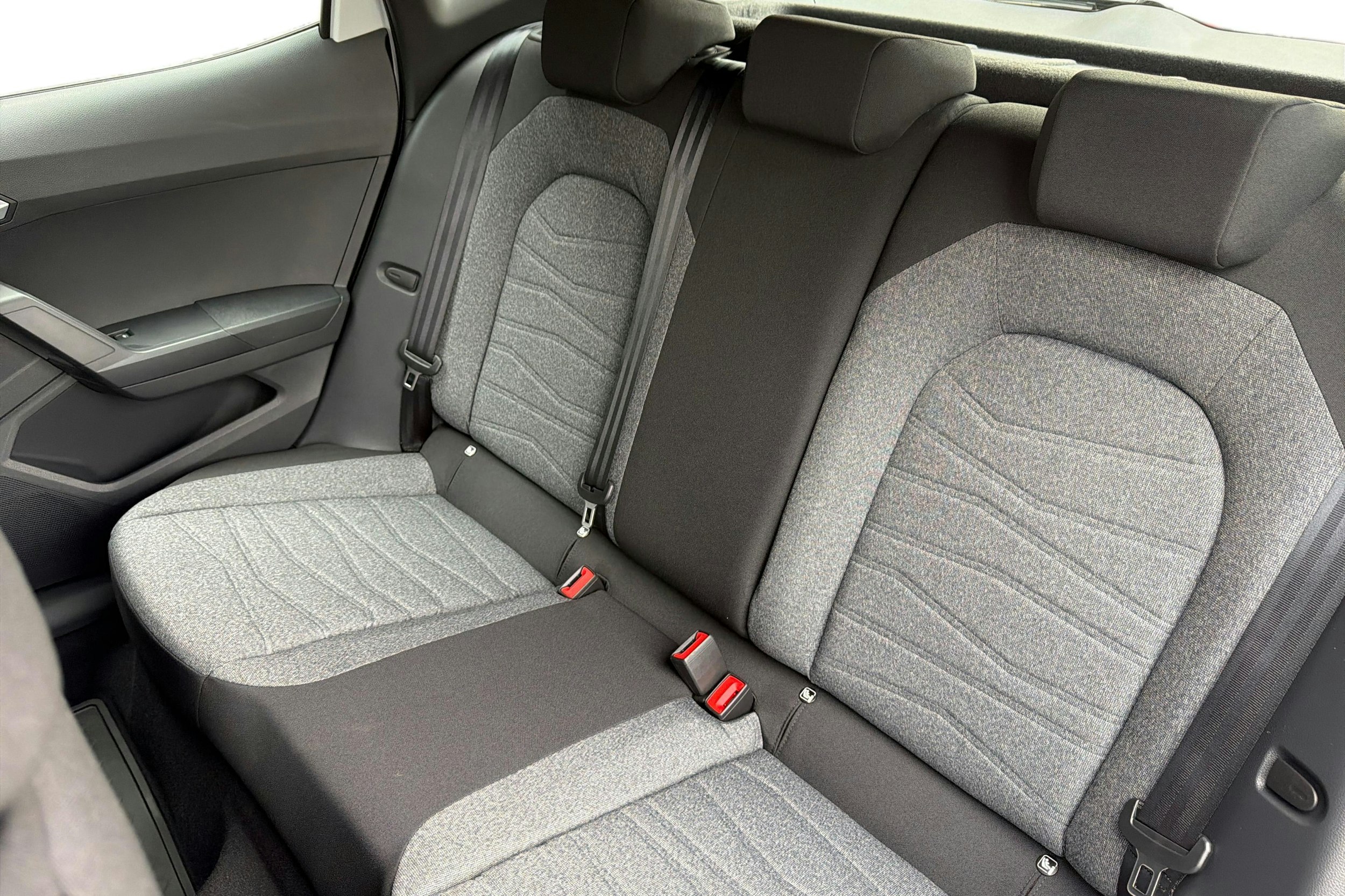 valkoinen SEAT Arona 2025 kuva 8.