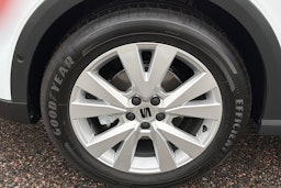 valkoinen SEAT Arona 2025 kuva 9.