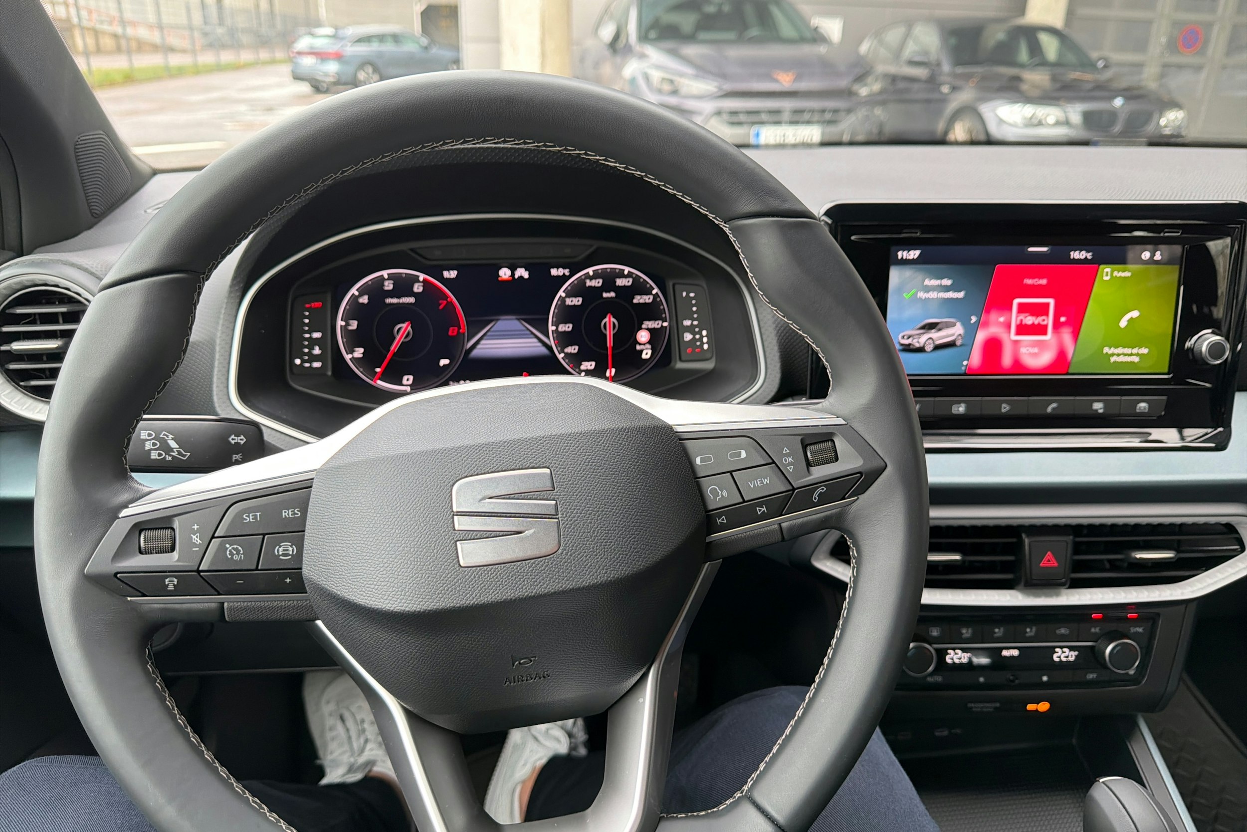 valkoinen SEAT Arona 2025 kuva 13.