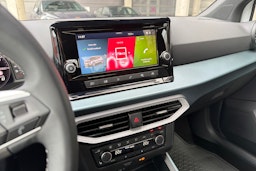 valkoinen SEAT Arona 2025 kuva 14.