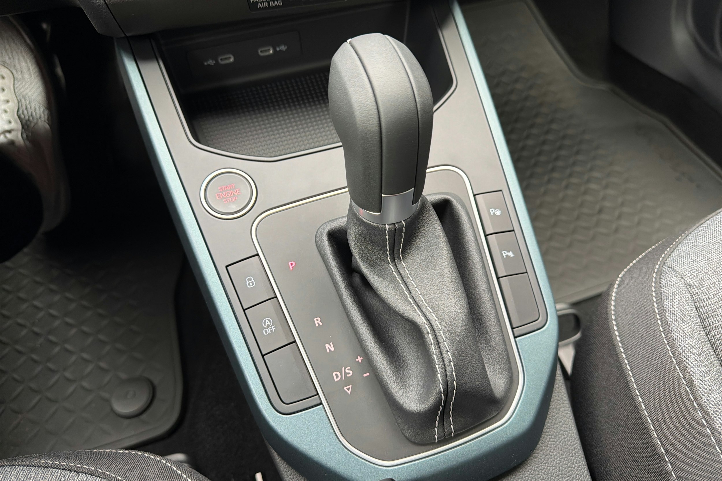 valkoinen SEAT Arona 2025 kuva 15.