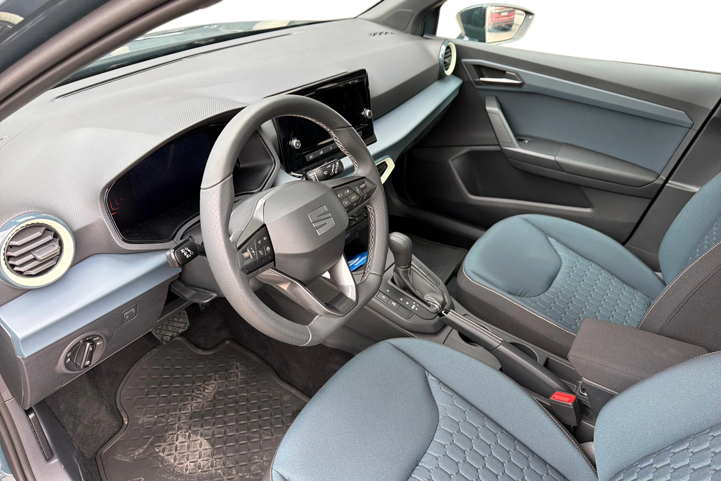 sininen SEAT Arona 2025 kuva 6.