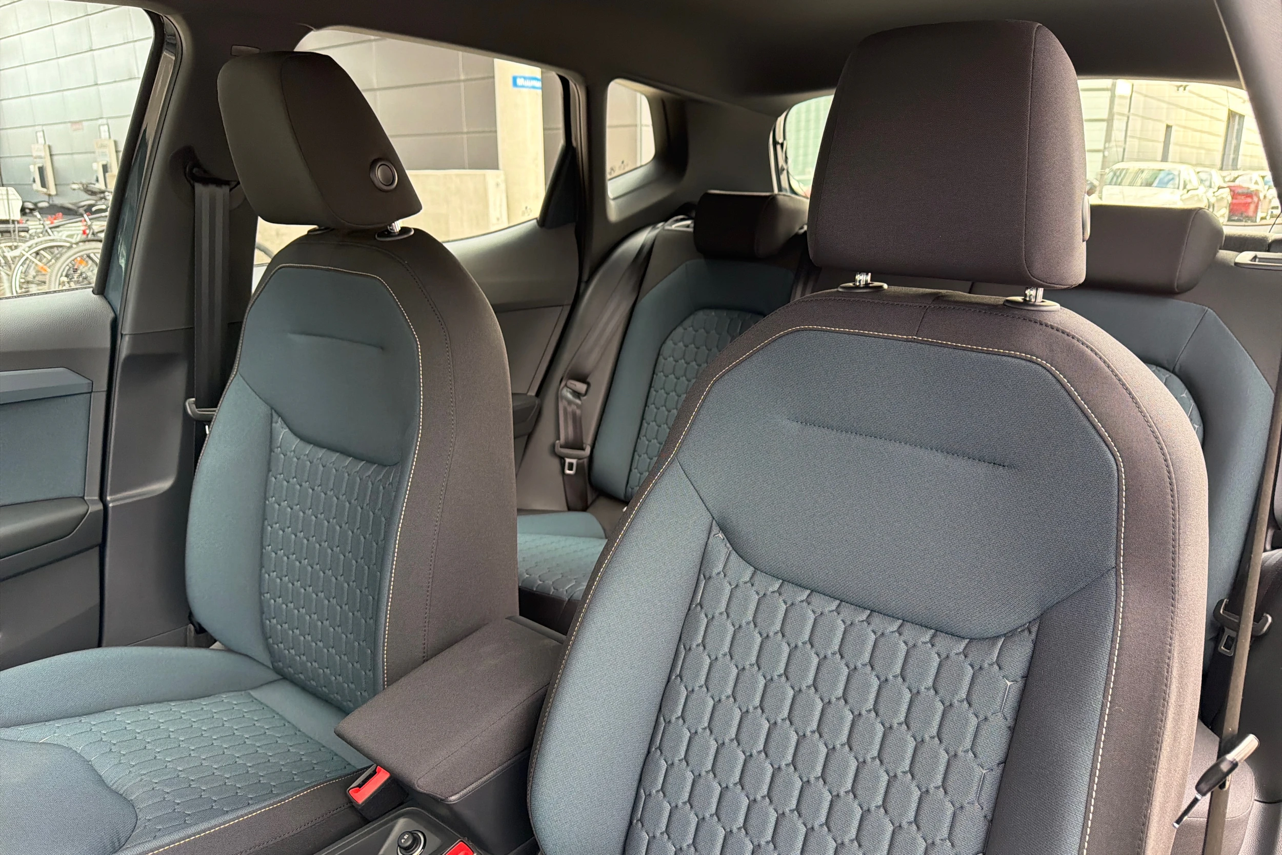 sininen SEAT Arona 2025 kuva 11.