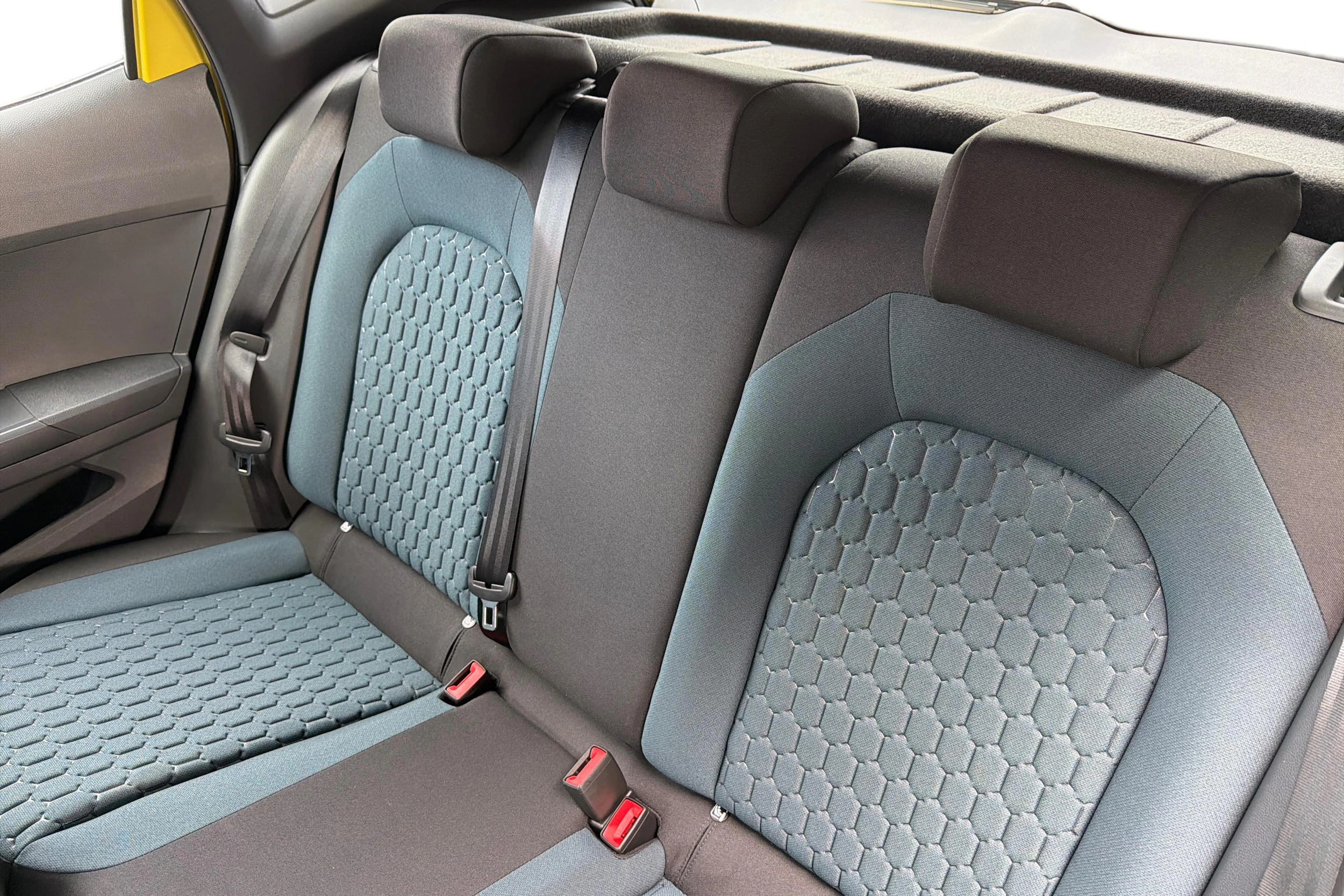 keltainen SEAT Arona 2027 kuva 8.
