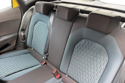 keltainen SEAT Arona 2027 kuva 8.
