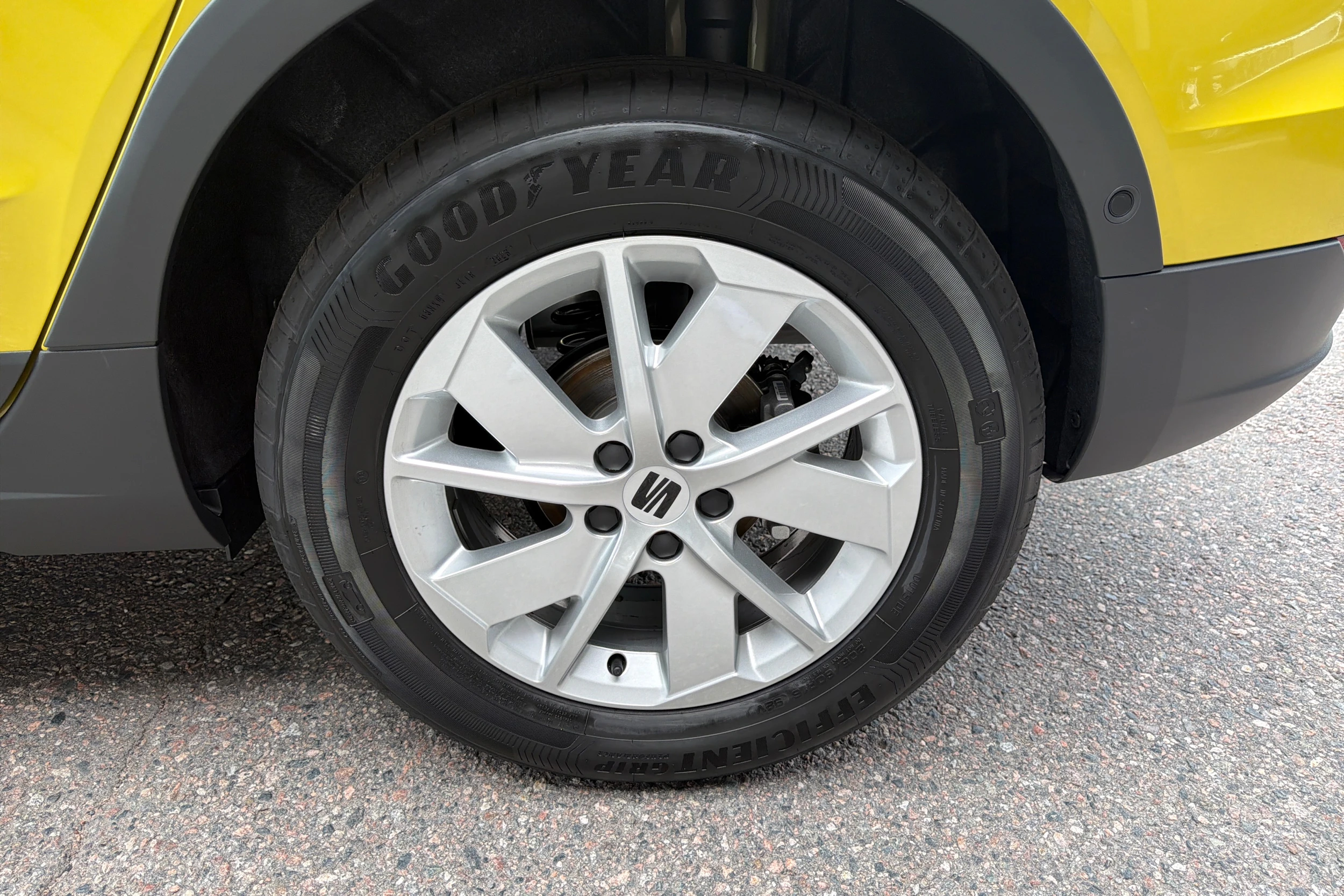 keltainen SEAT Arona 2027 kuva 10.