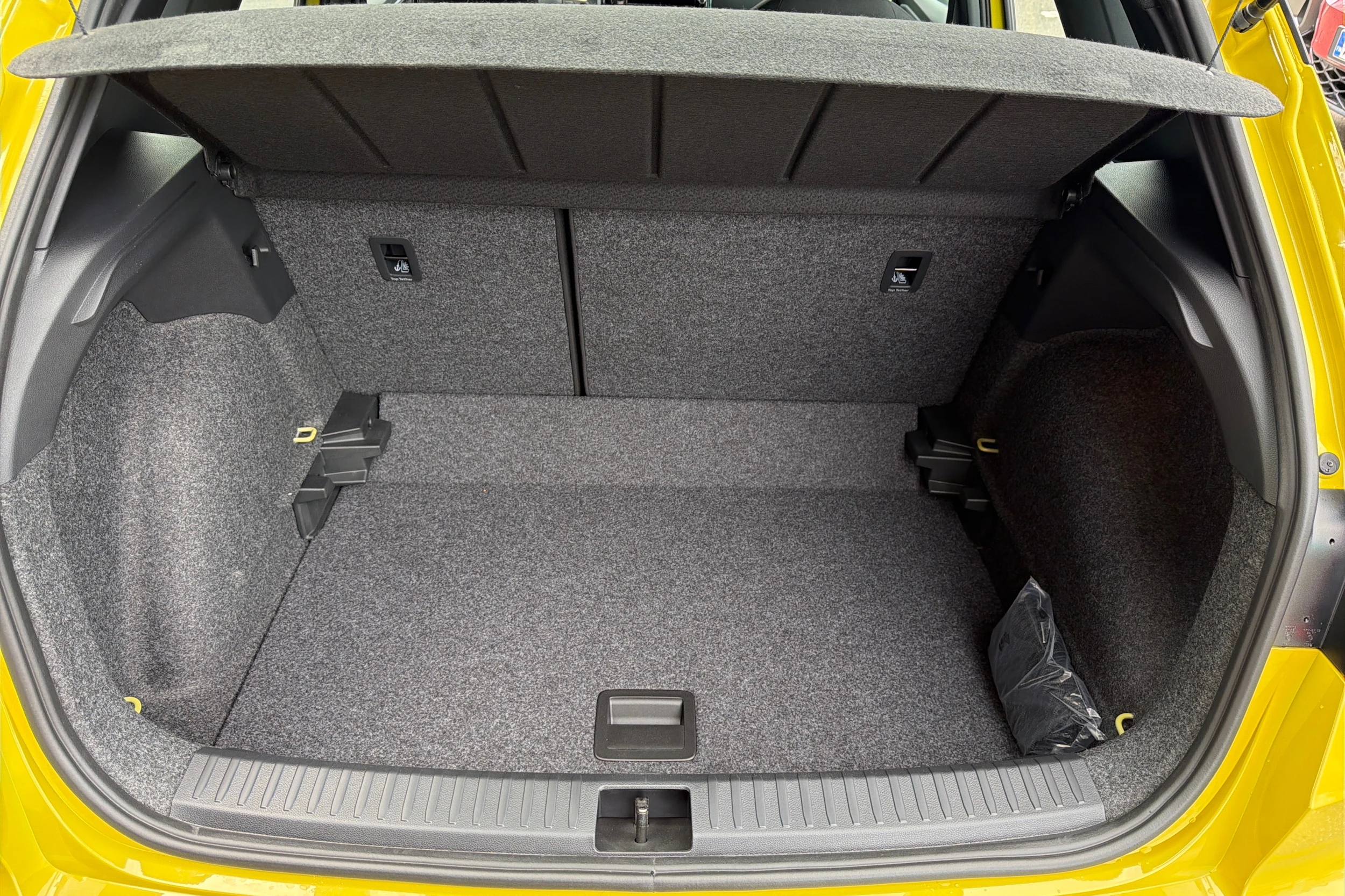 keltainen SEAT Arona 2027 kuva 11.