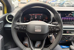 keltainen SEAT Arona 2027 kuva 13.