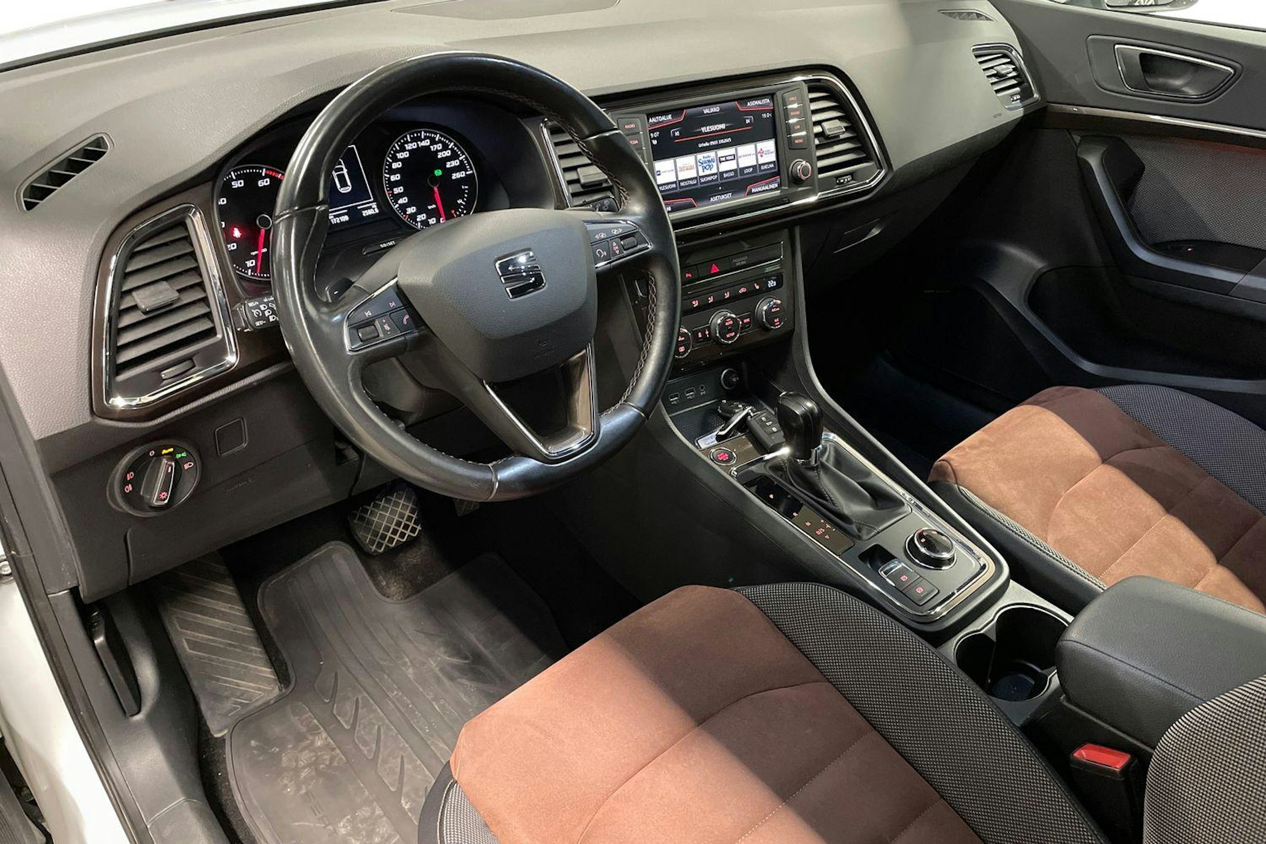 valkoinen SEAT Ateca 2016 kuva 7.