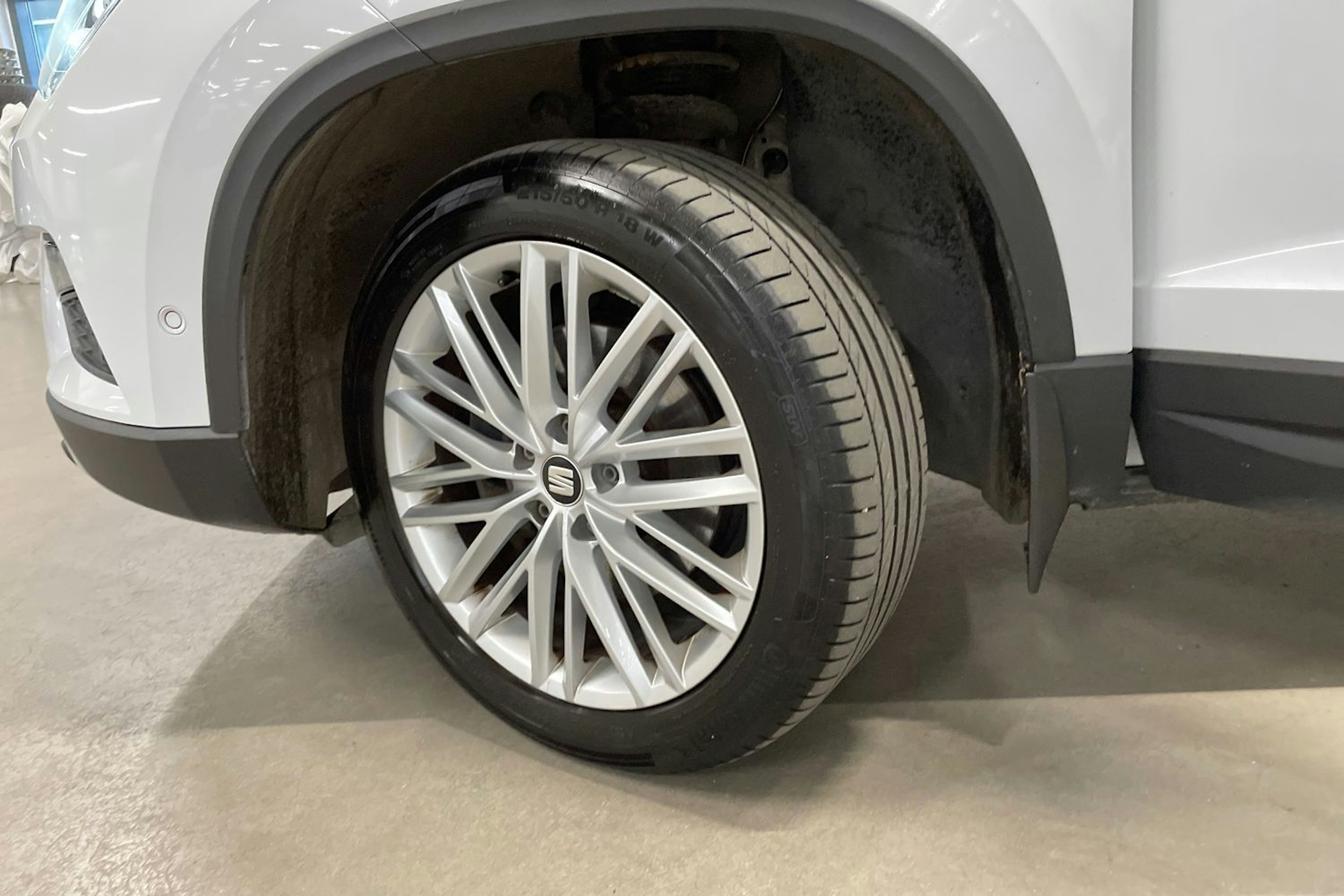 valkoinen SEAT Ateca 2016 kuva 13.