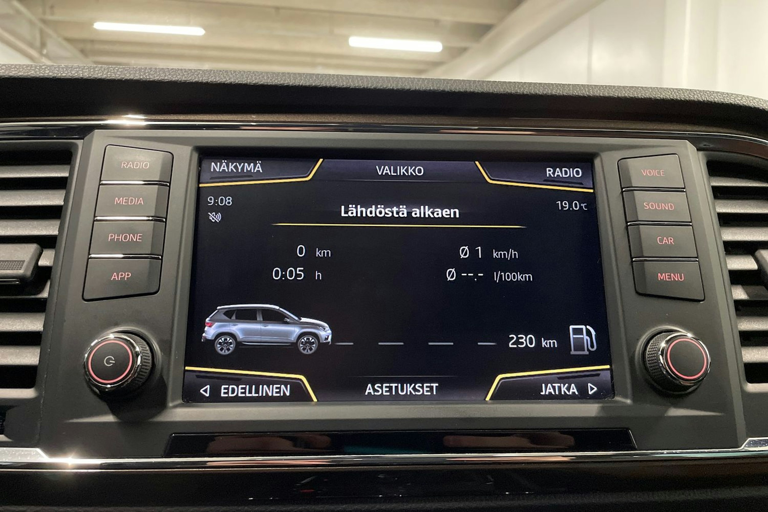valkoinen SEAT Ateca 2016 kuva 19.