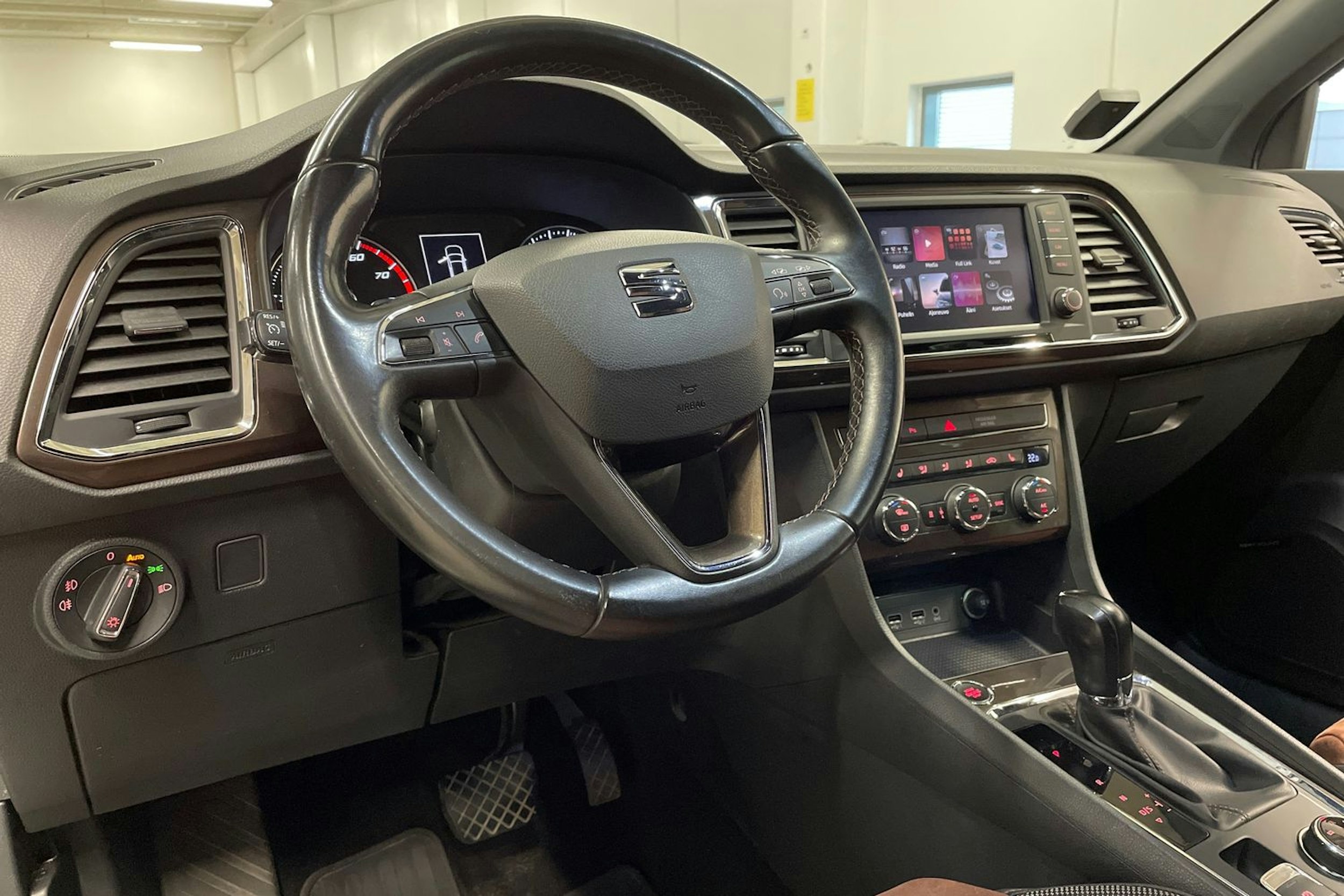 valkoinen SEAT Ateca 2016 kuva 27.