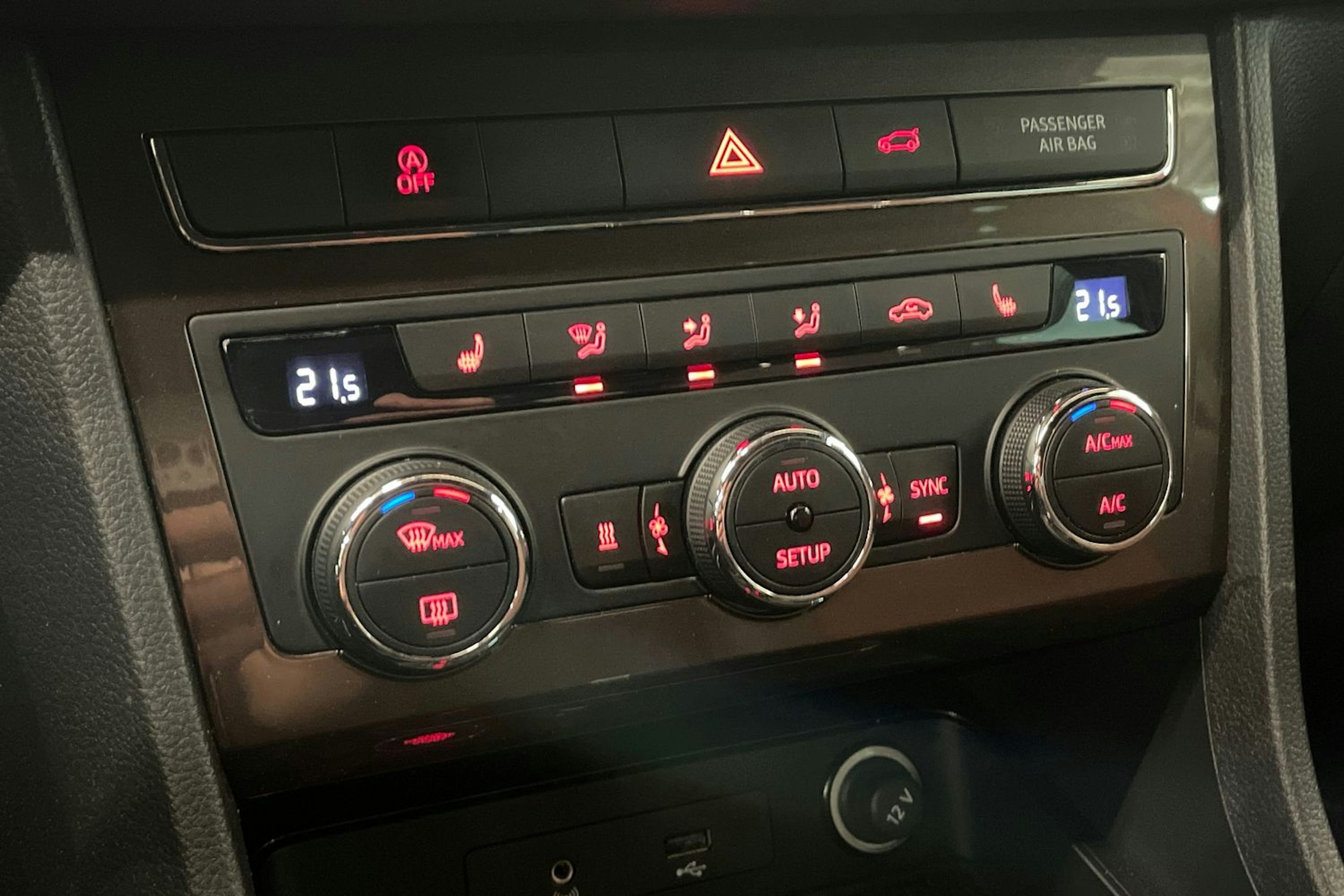 Punainen SEAT Ateca 2017 kuva 20.