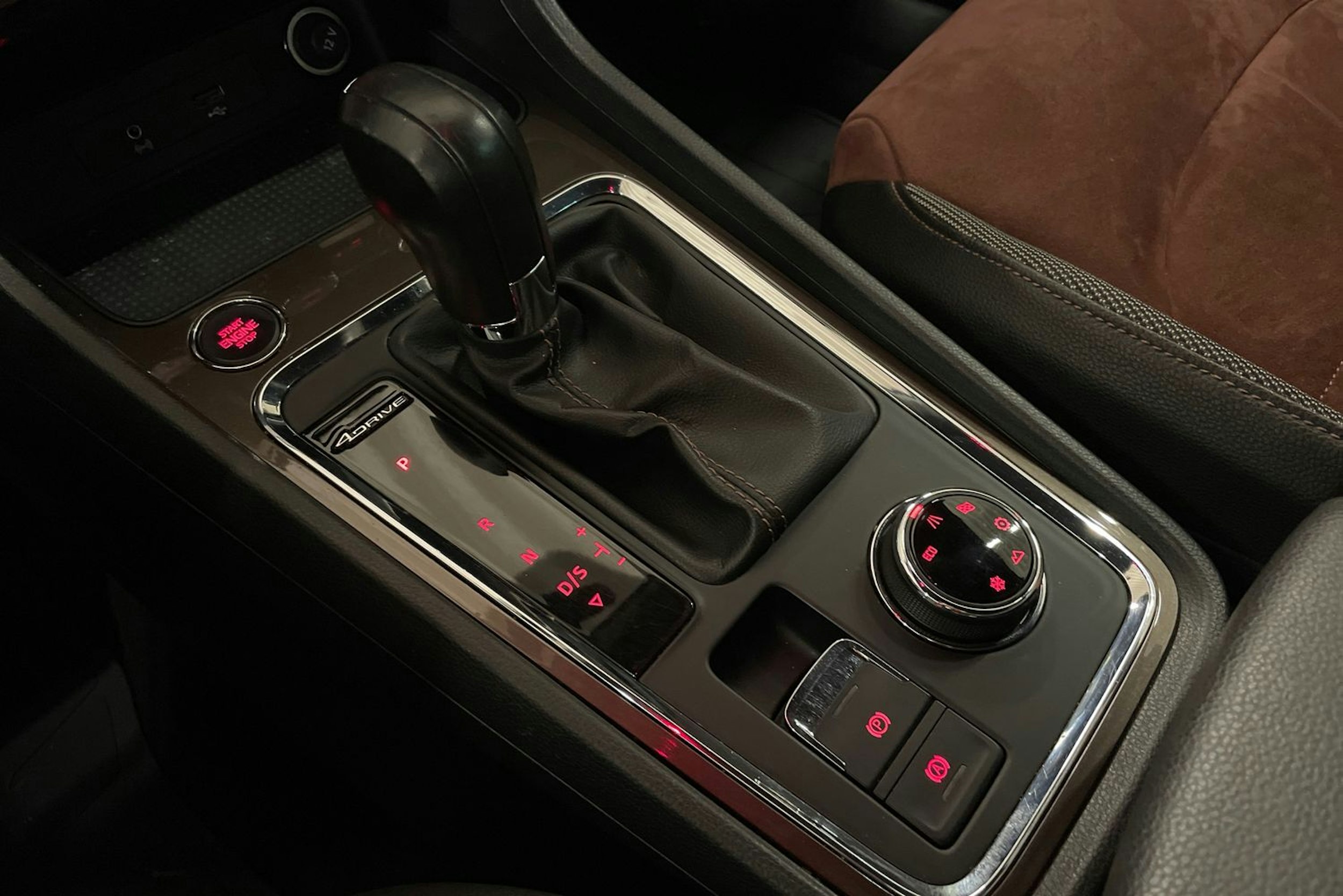 Punainen SEAT Ateca 2017 kuva 21.