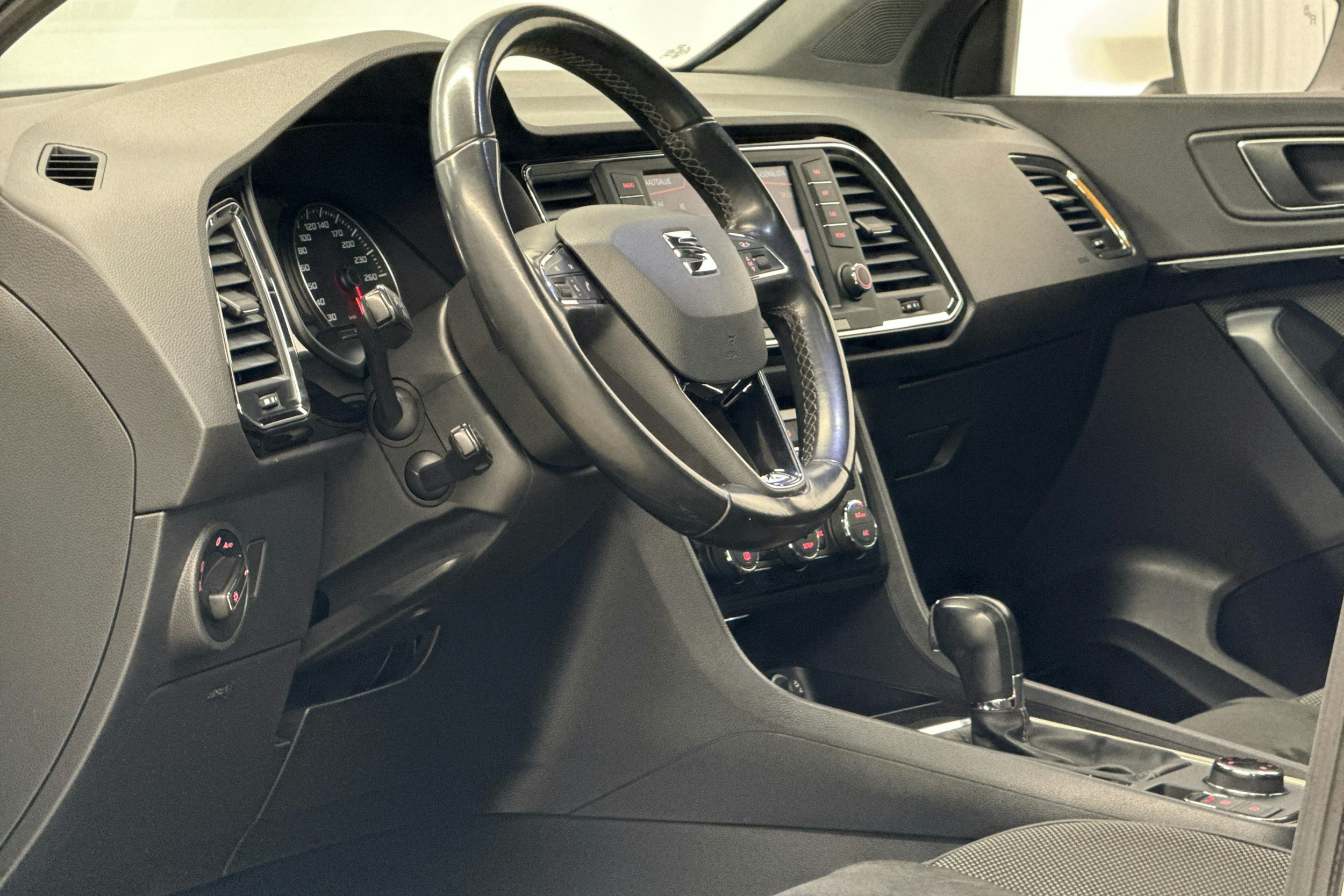 valkoinen SEAT Ateca 2017 kuva 6.