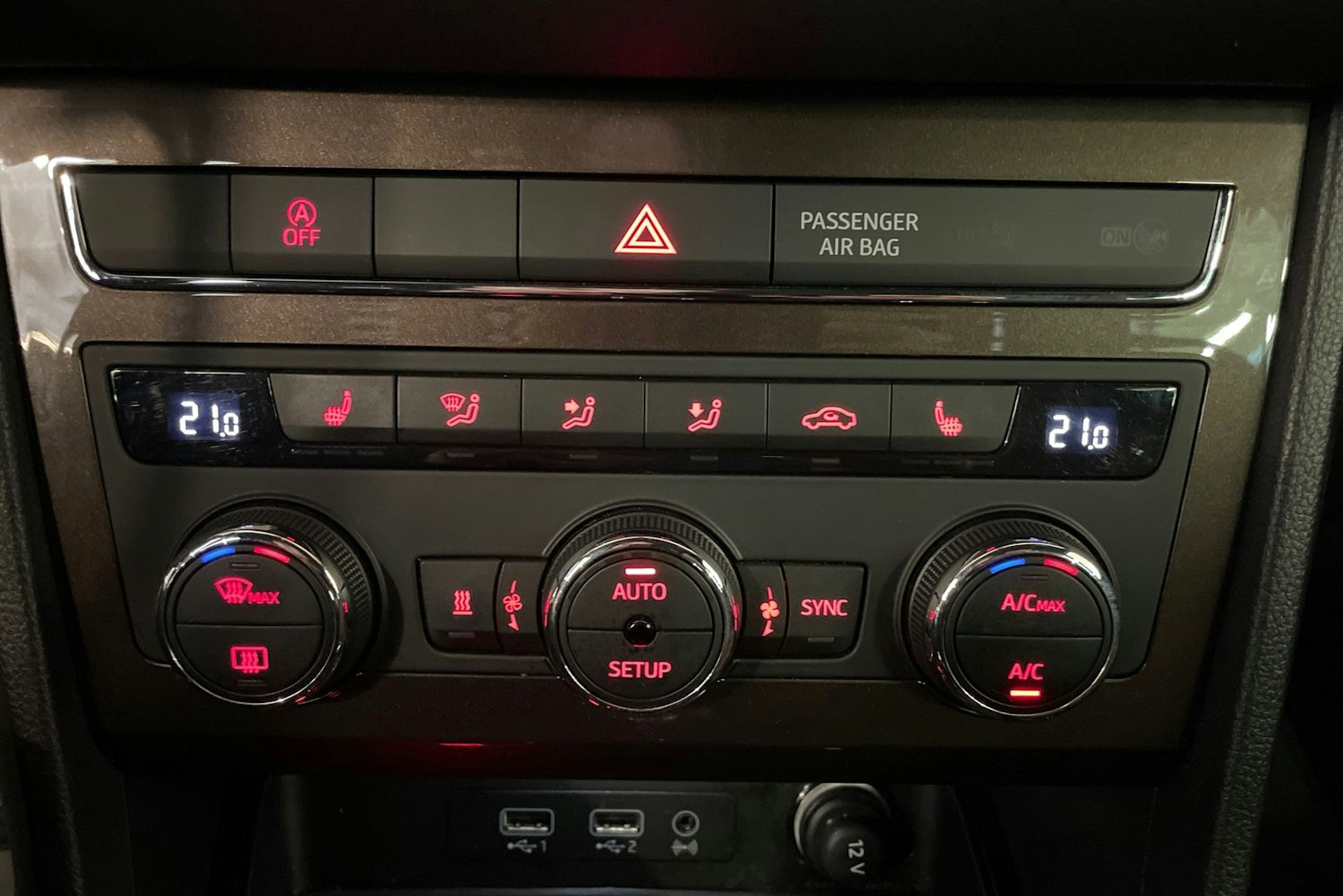 Oranssi SEAT Ateca 2017 kuva 15.