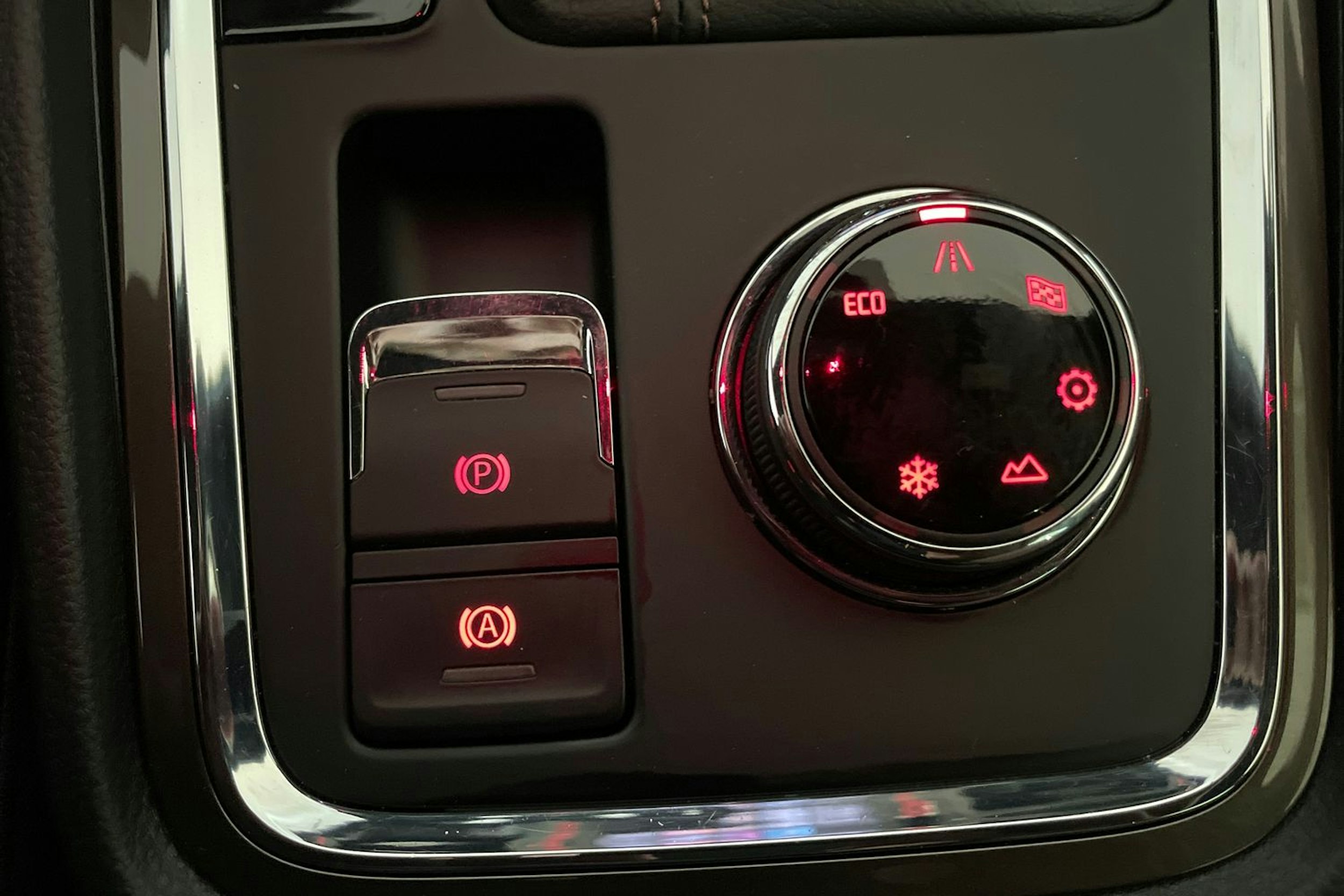 Oranssi SEAT Ateca 2017 kuva 16.