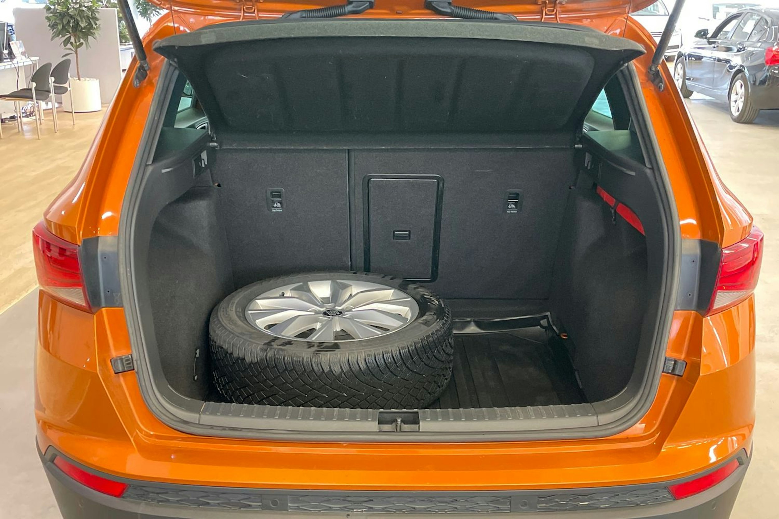 Oranssi SEAT Ateca 2017 kuva 21.