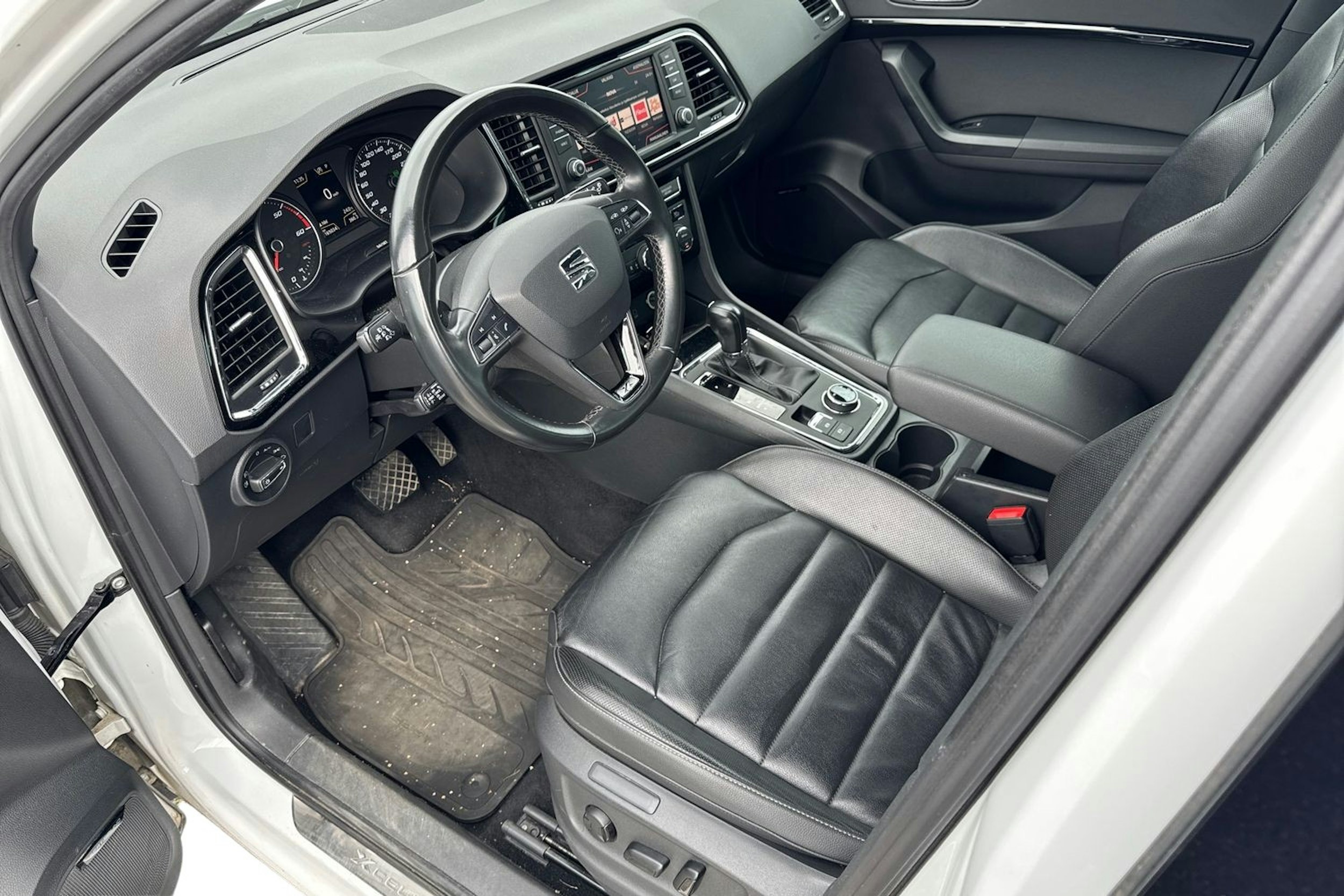 valkoinen SEAT Ateca 2017 kuva 3.