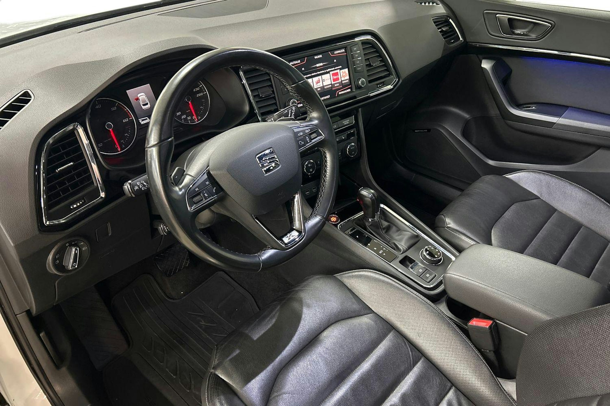valkoinen SEAT Ateca 2018 kuva 7.