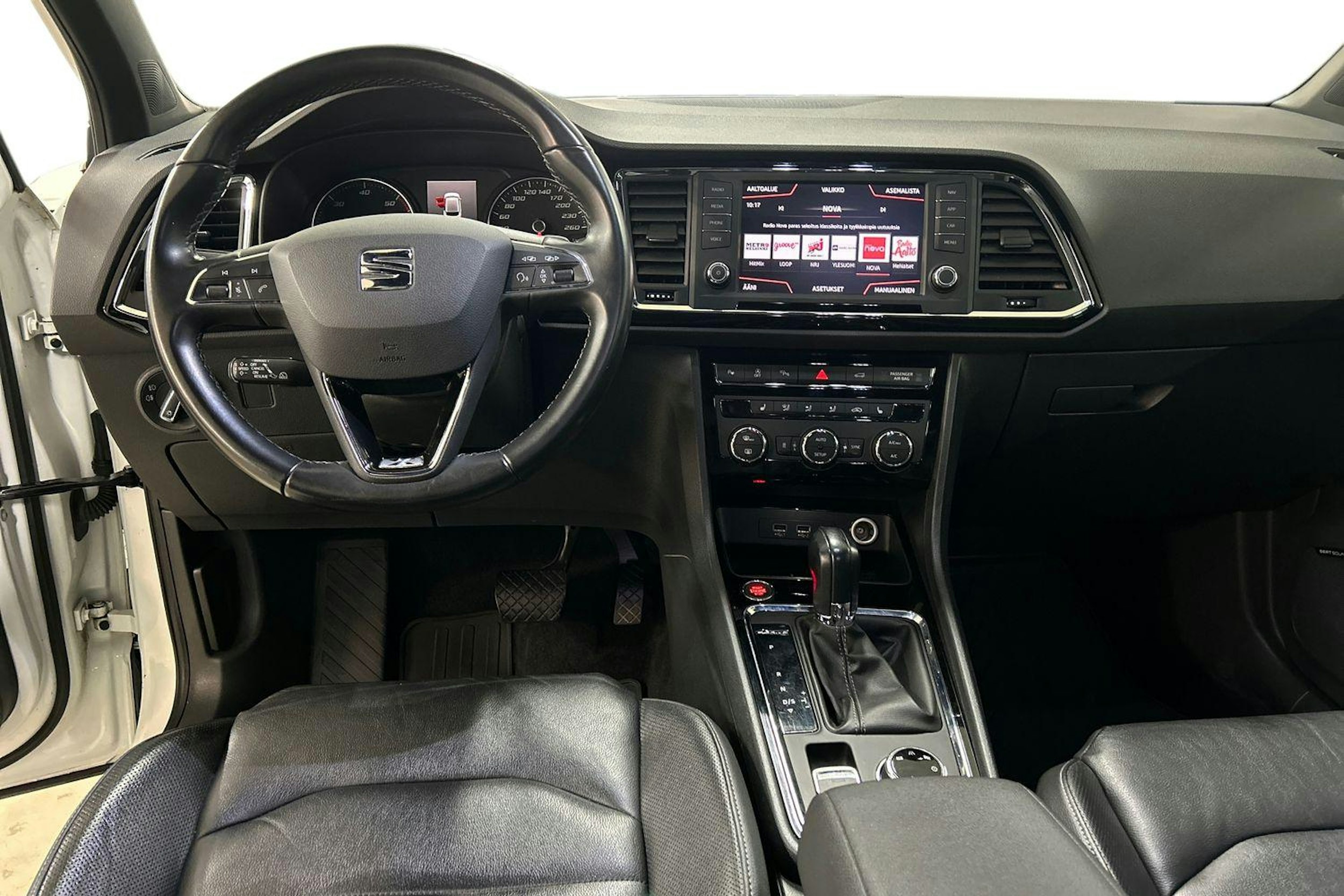 valkoinen SEAT Ateca 2018 kuva 9.