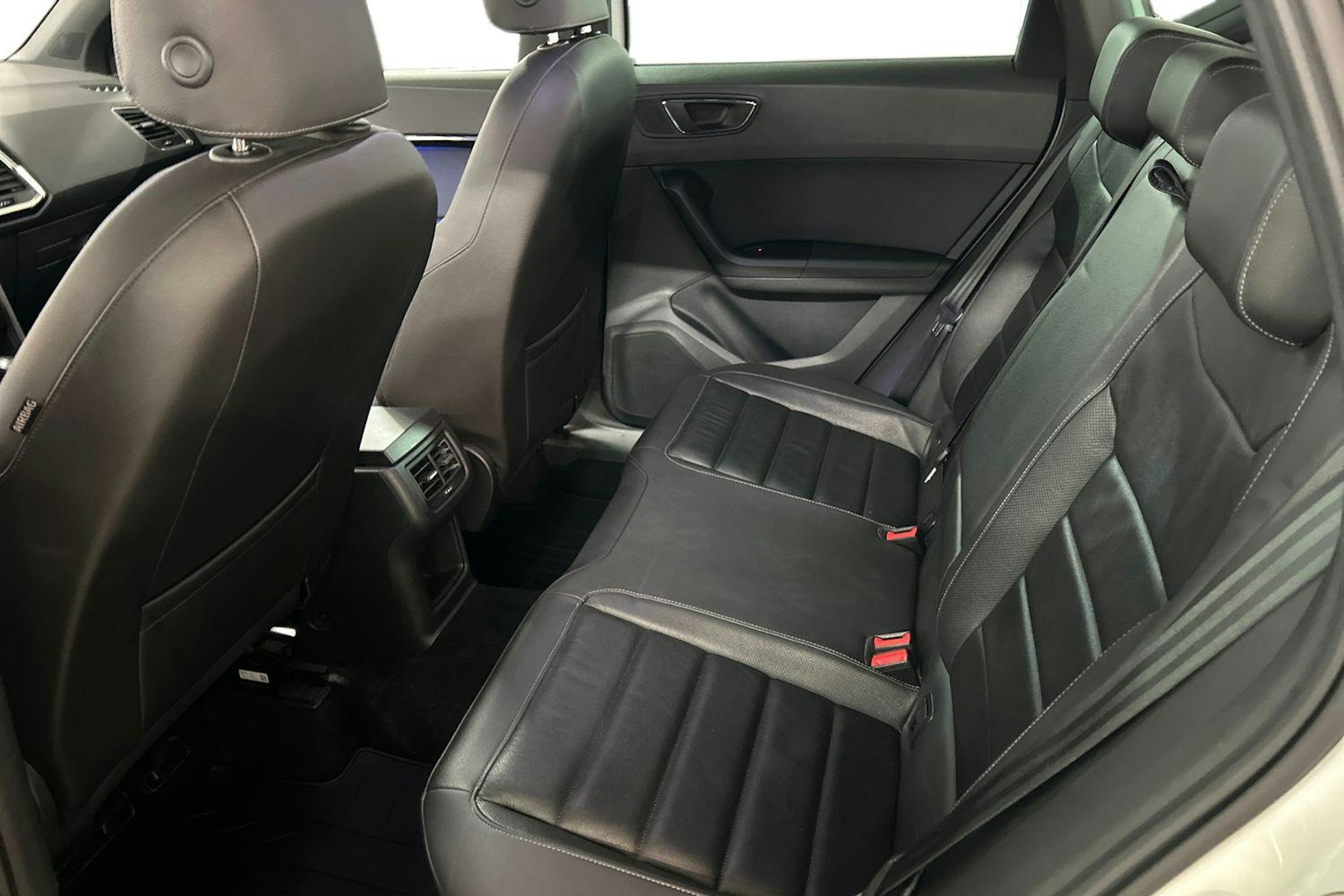 valkoinen SEAT Ateca 2018 kuva 10.
