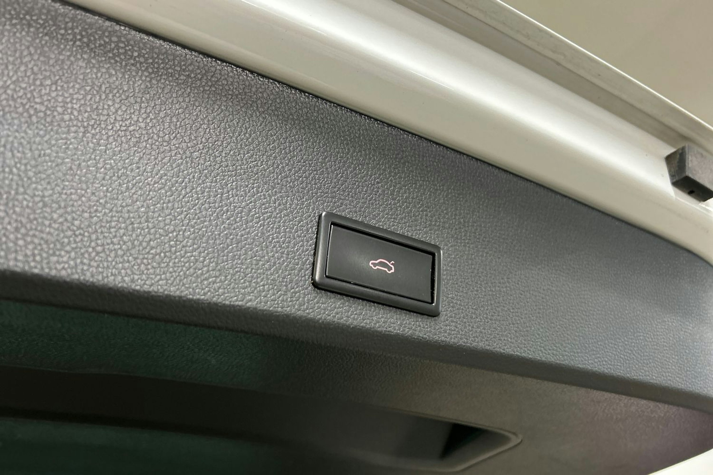 valkoinen SEAT Ateca 2018 kuva 15.