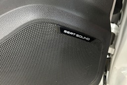 valkoinen SEAT Ateca 2018 kuva 17.