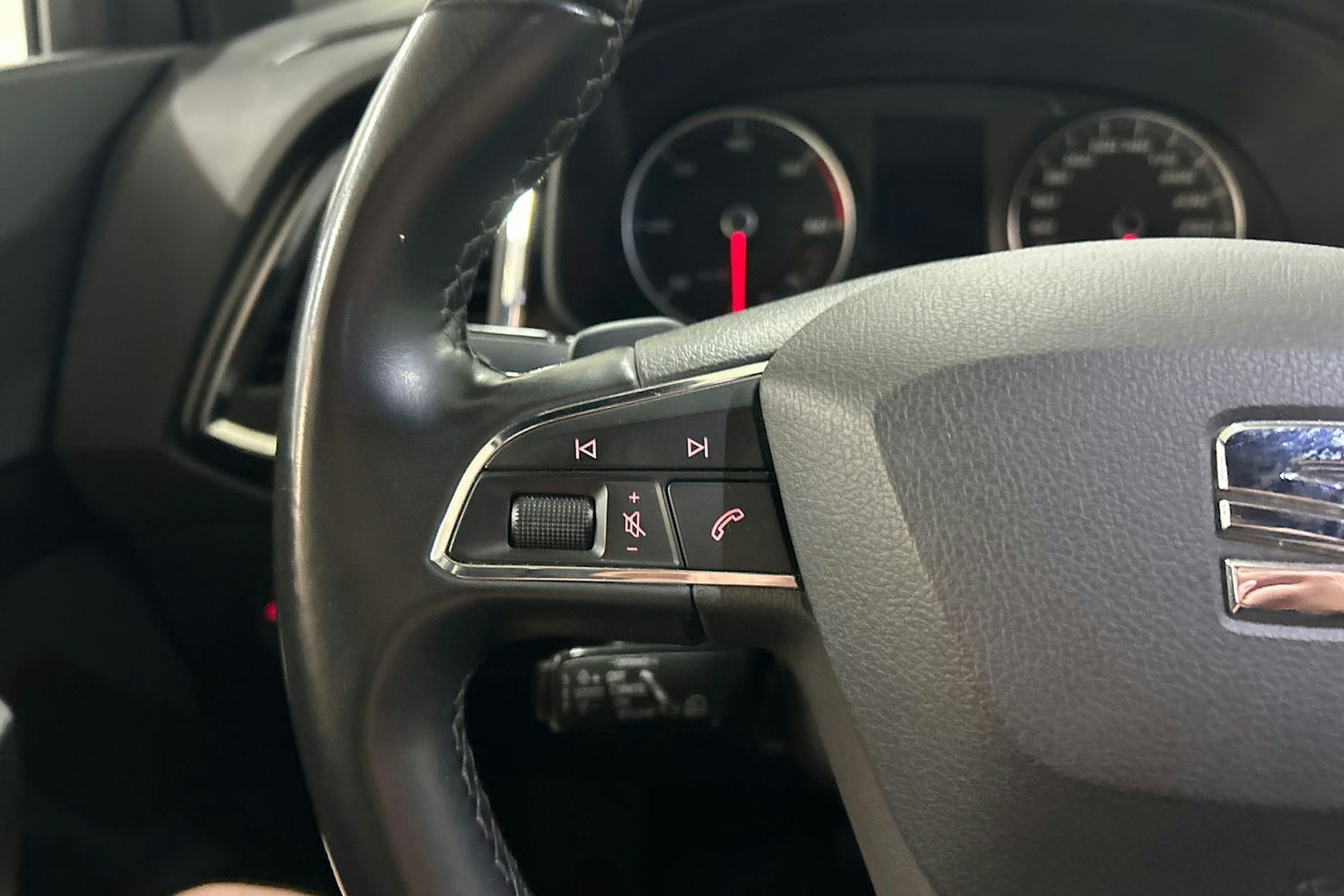 valkoinen SEAT Ateca 2018 kuva 18.