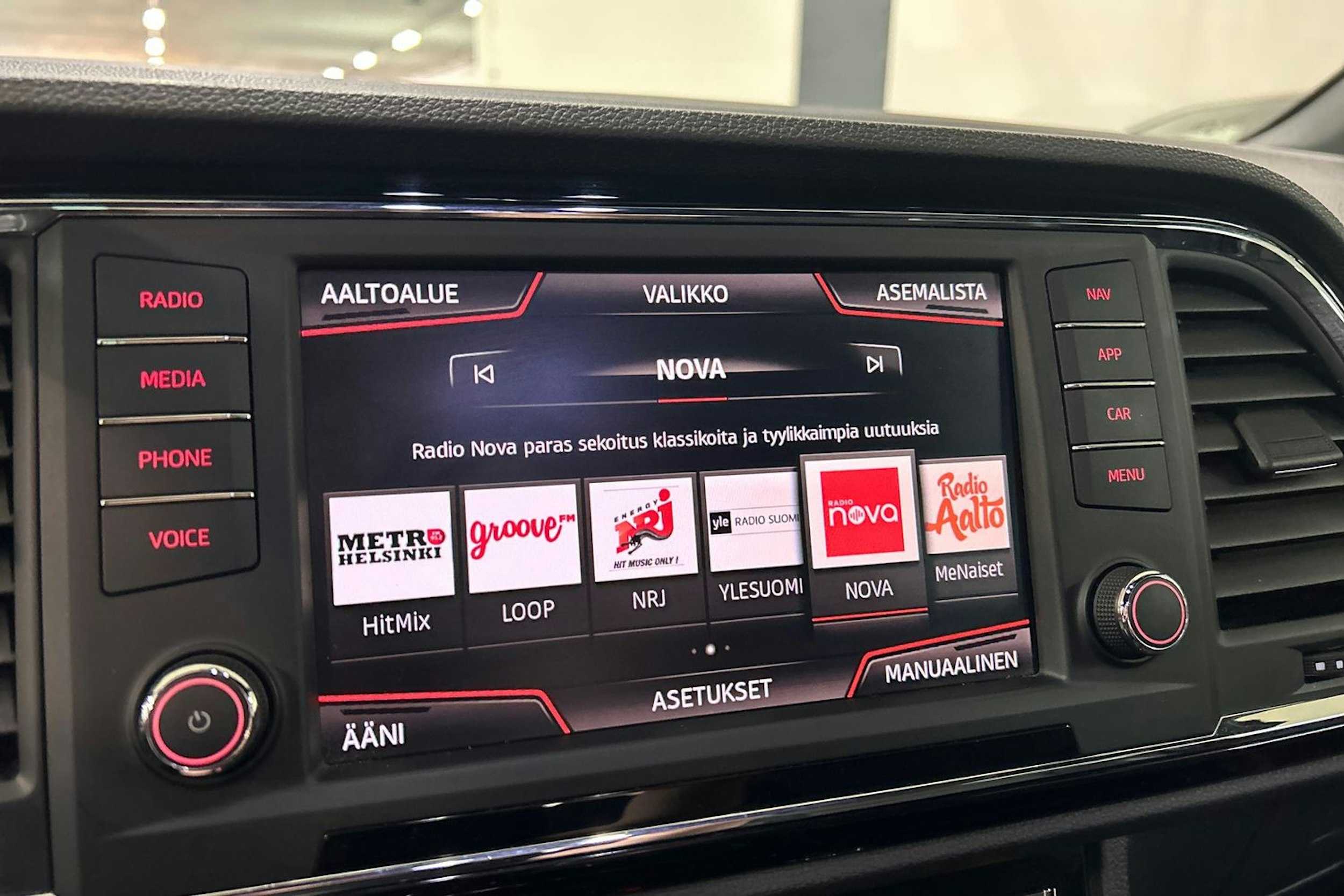 valkoinen SEAT Ateca 2018 kuva 22.