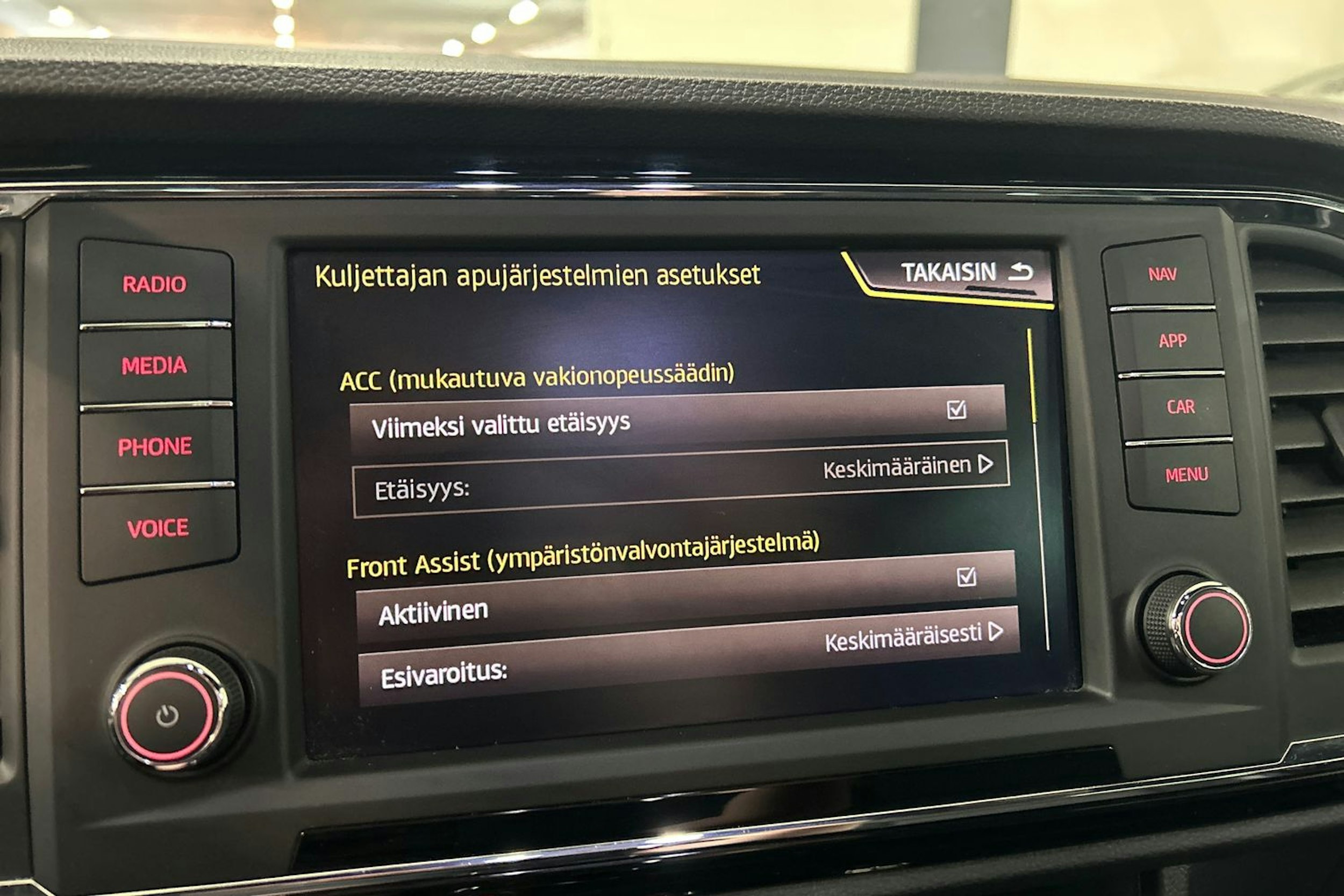 valkoinen SEAT Ateca 2018 kuva 25.