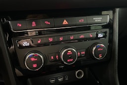 valkoinen SEAT Ateca 2018 kuva 29.