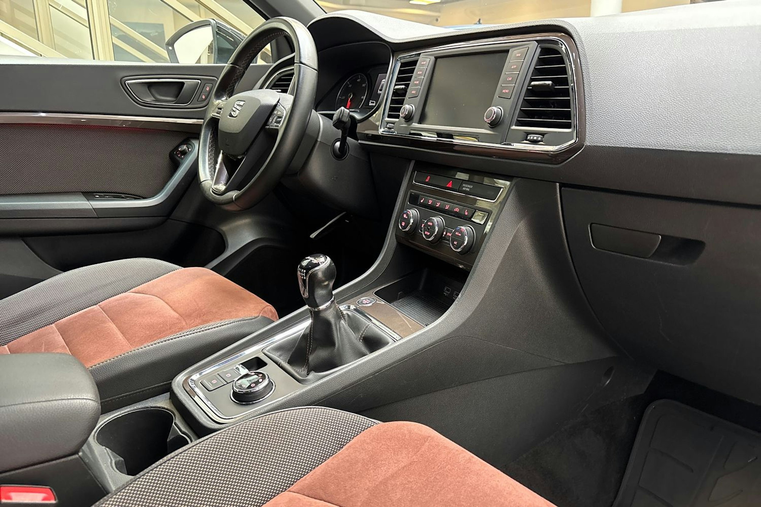 musta SEAT Ateca 2017 kuva 18.
