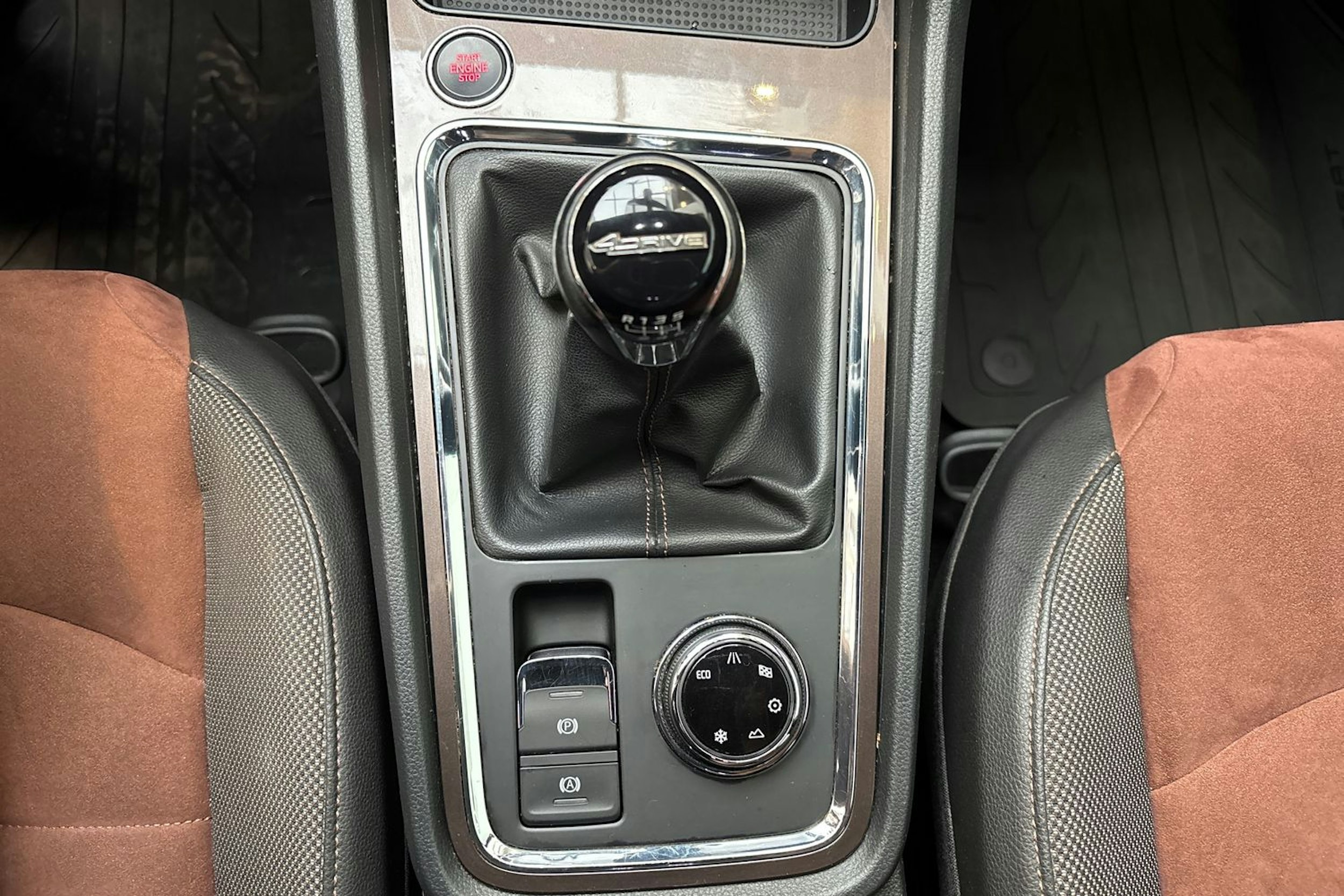 musta SEAT Ateca 2017 kuva 28.