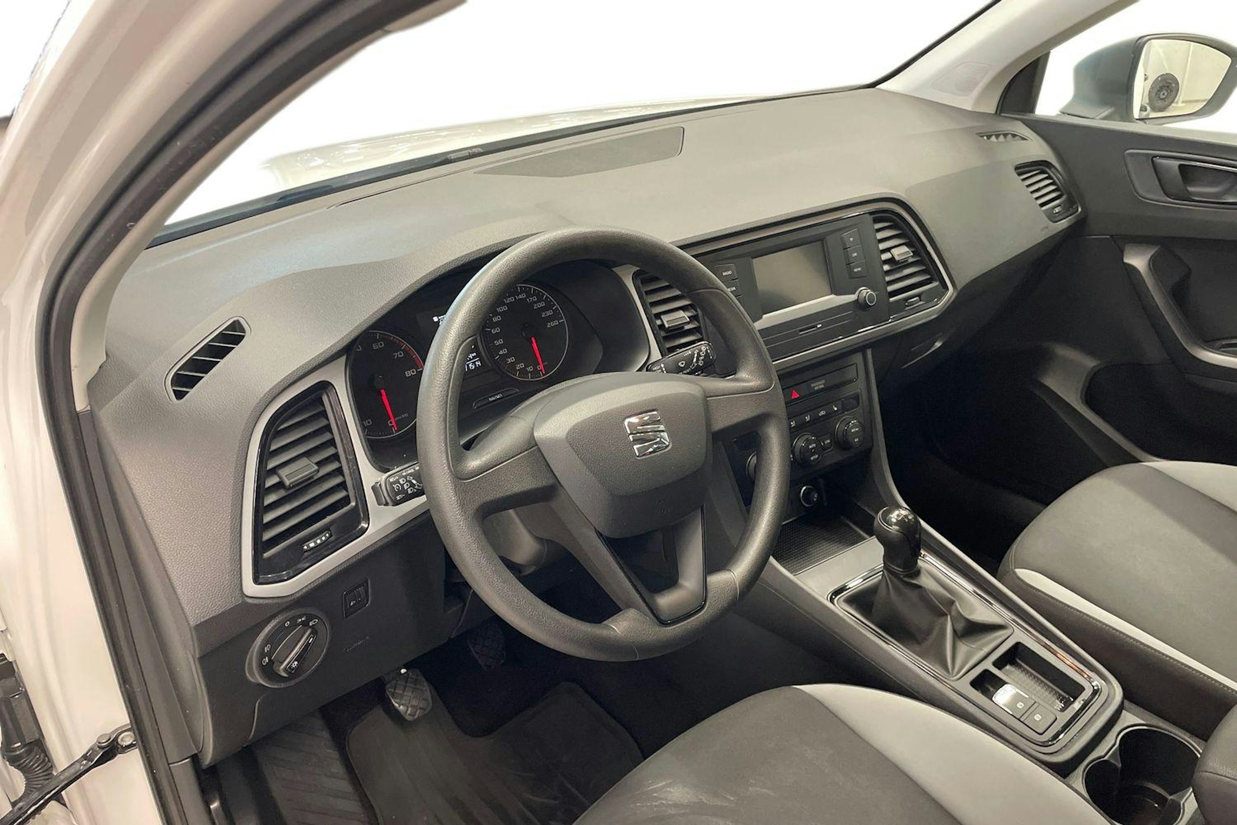 valkoinen SEAT Ateca 2017 kuva 7.