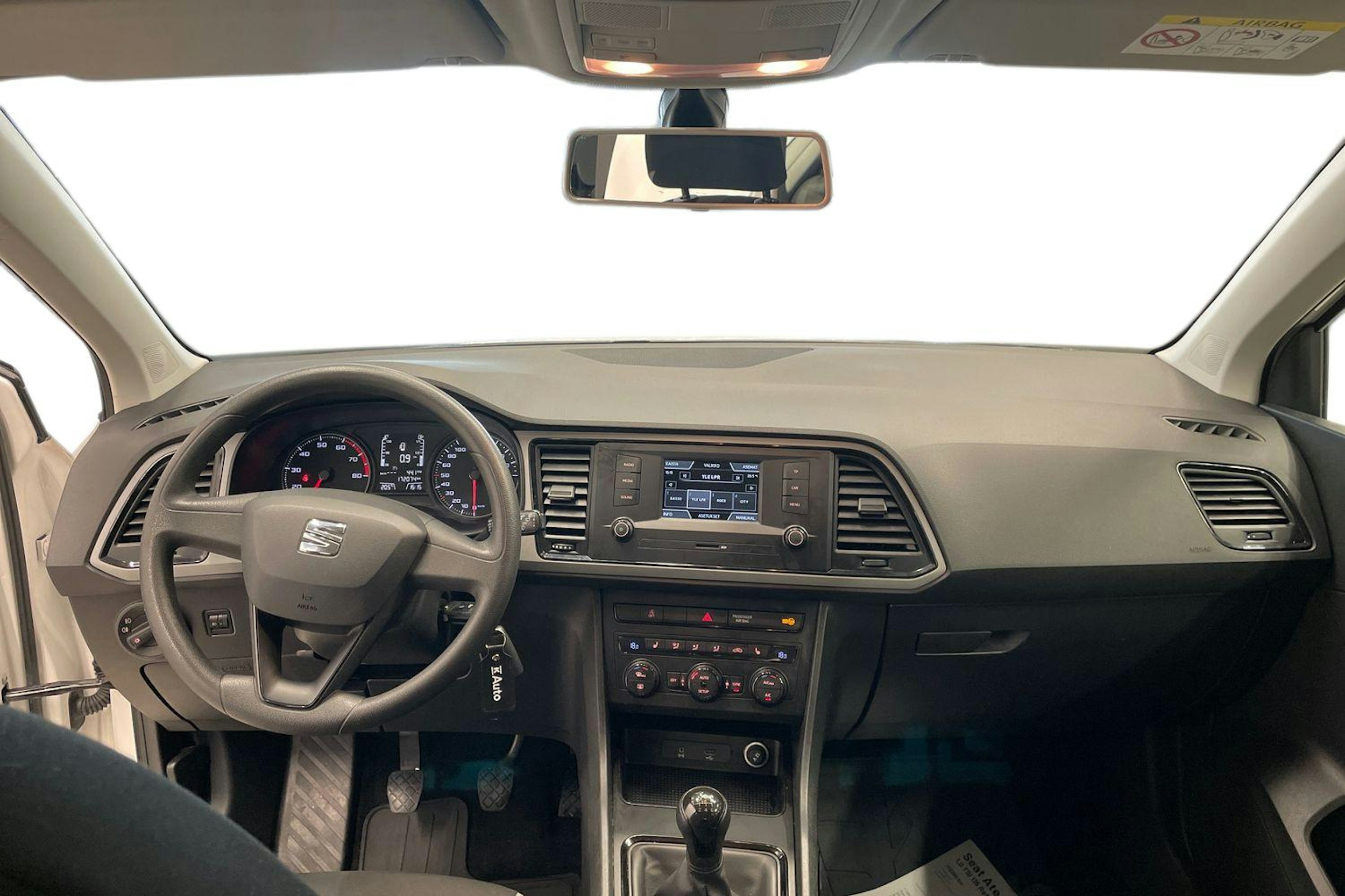 valkoinen SEAT Ateca 2017 kuva 9.
