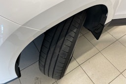 valkoinen SEAT Ateca 2017 kuva 13.