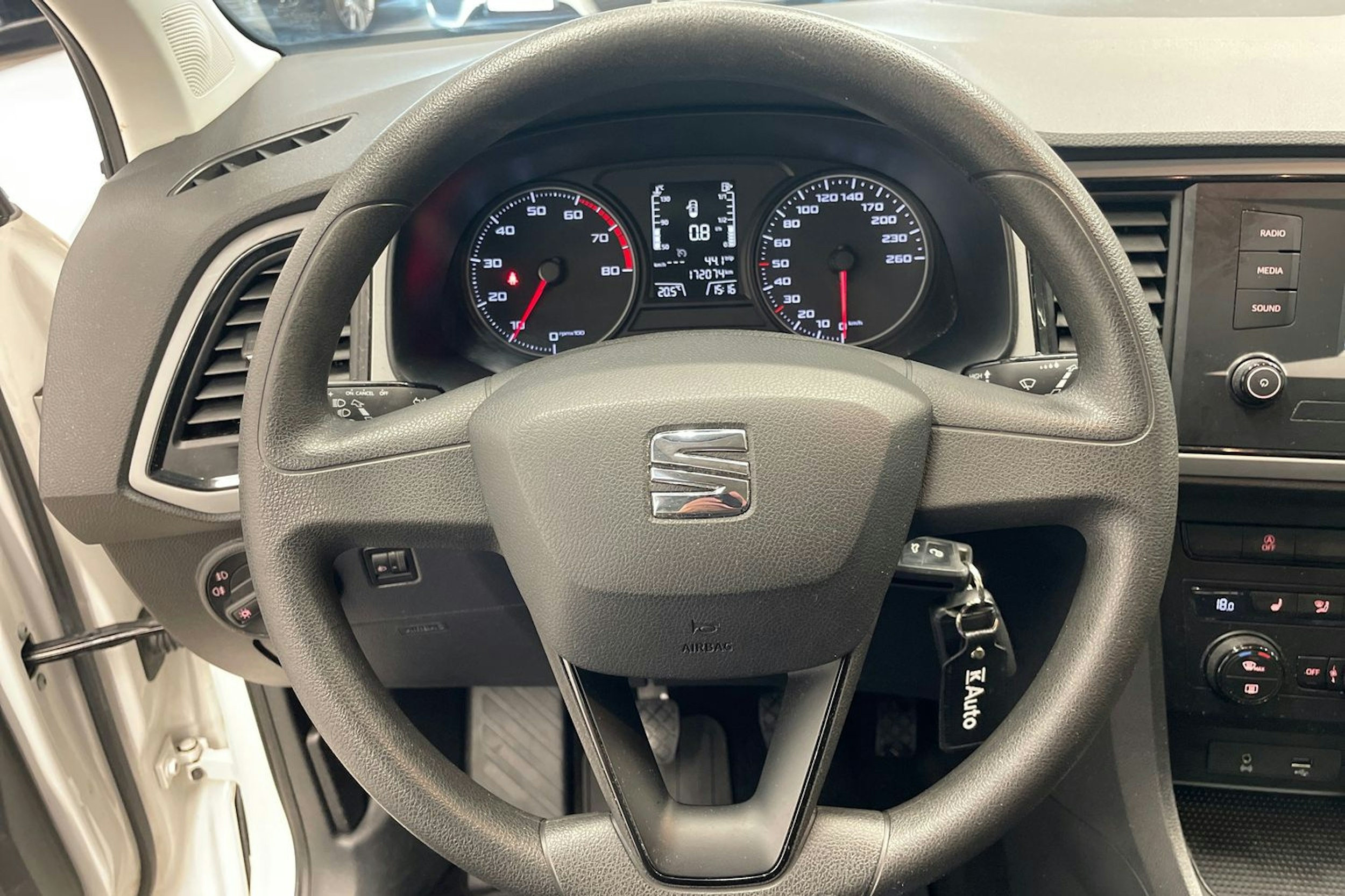valkoinen SEAT Ateca 2017 kuva 14.