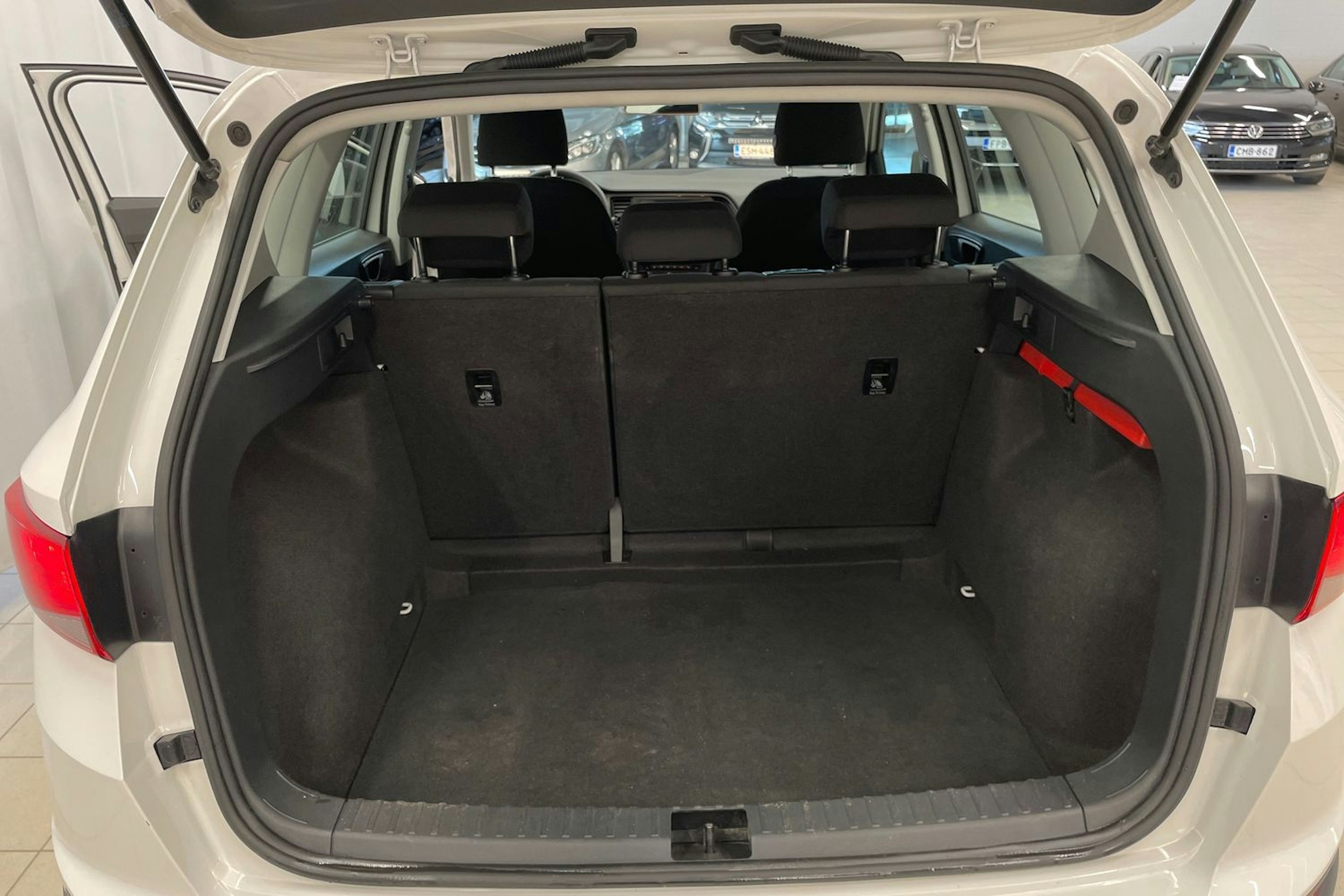 valkoinen SEAT Ateca 2017 kuva 17.