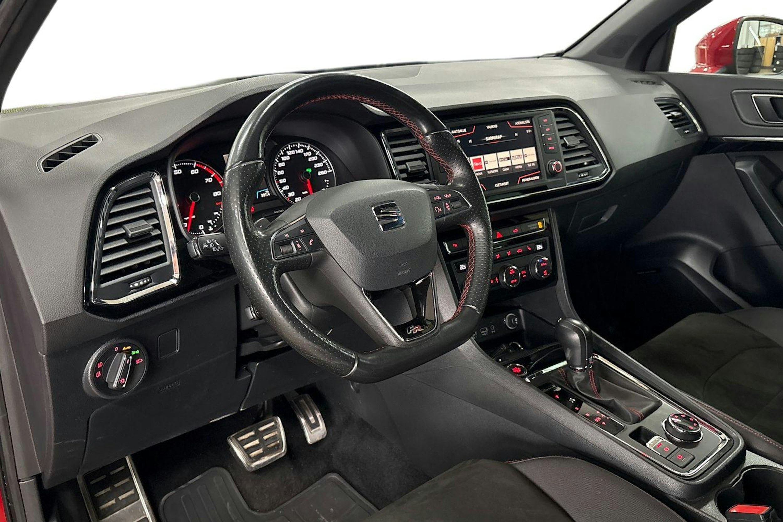 punainen SEAT Ateca 2018 kuva 6.