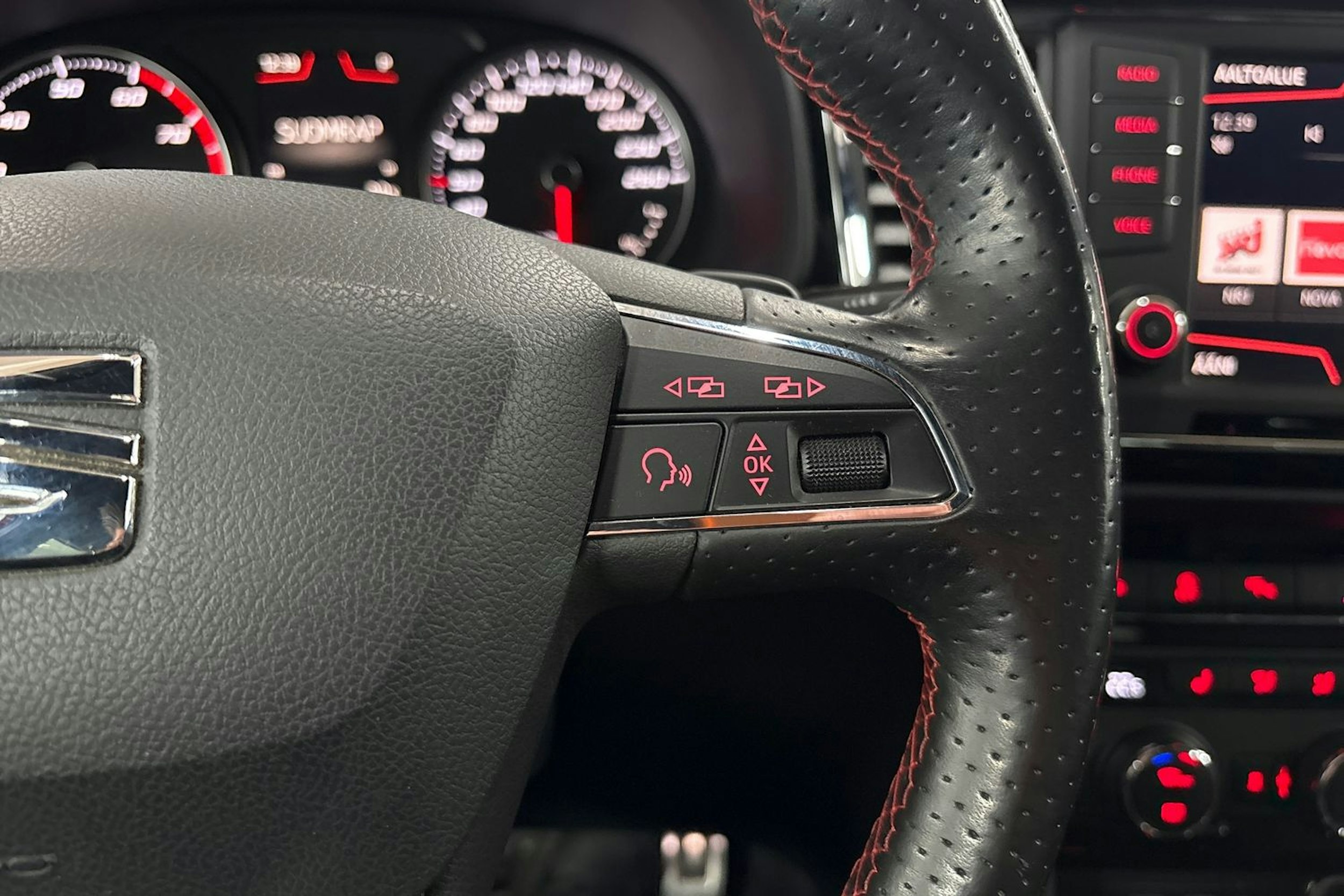 punainen SEAT Ateca 2018 kuva 15.