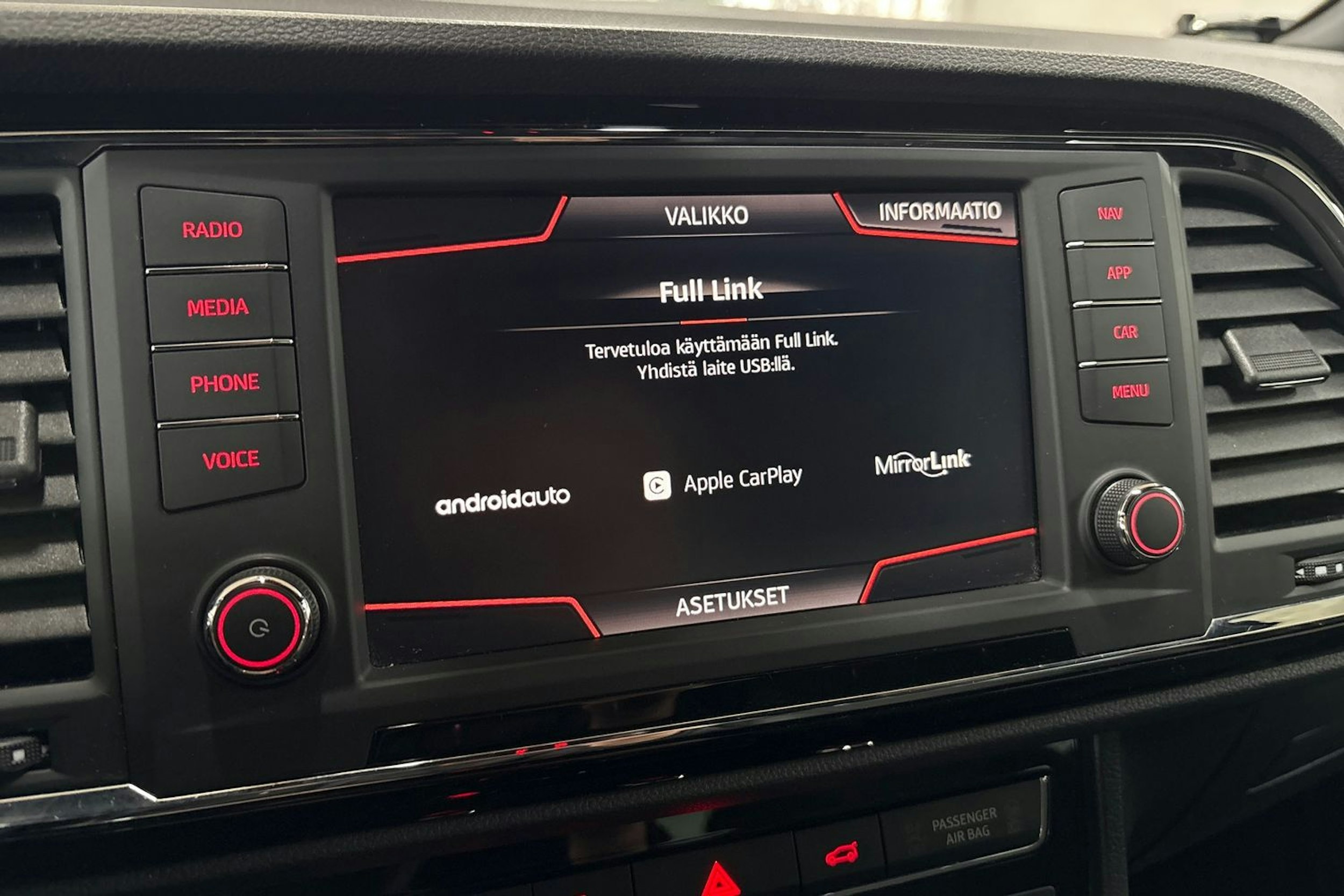 punainen SEAT Ateca 2018 kuva 16.